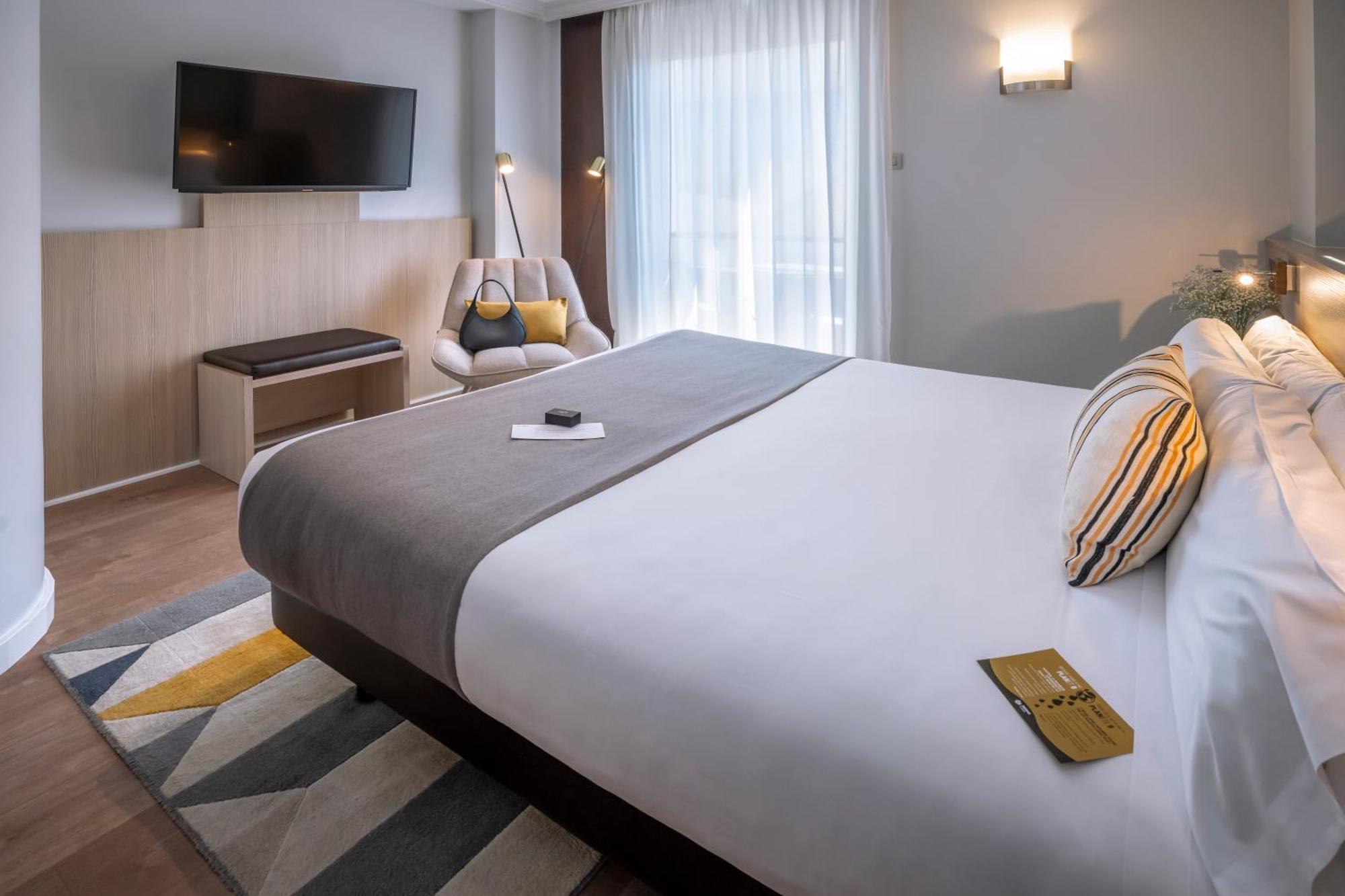 Deluxe Double or Twin Room