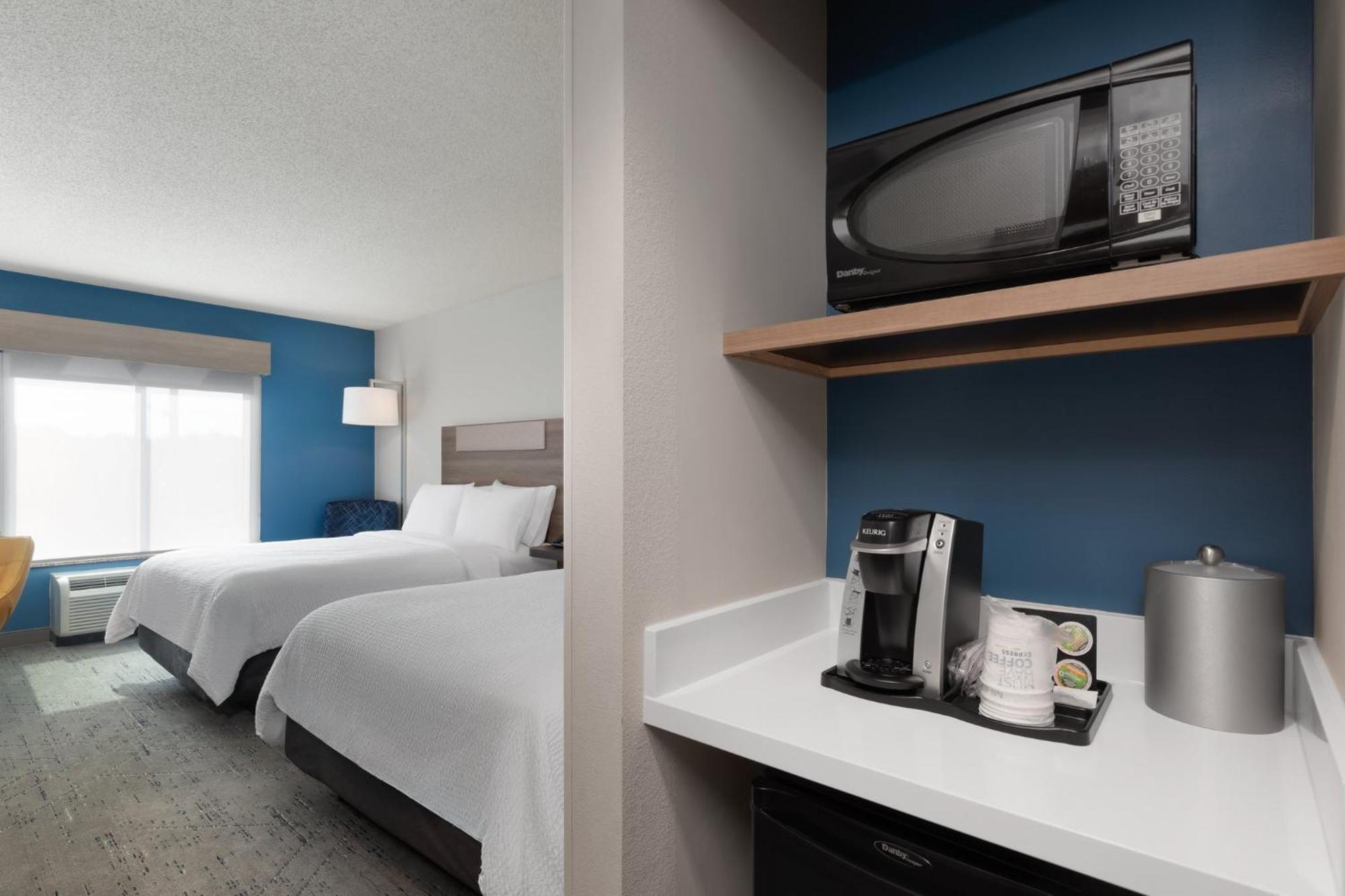 Standard Room with Two Queen Beds,1685083200:JPEG