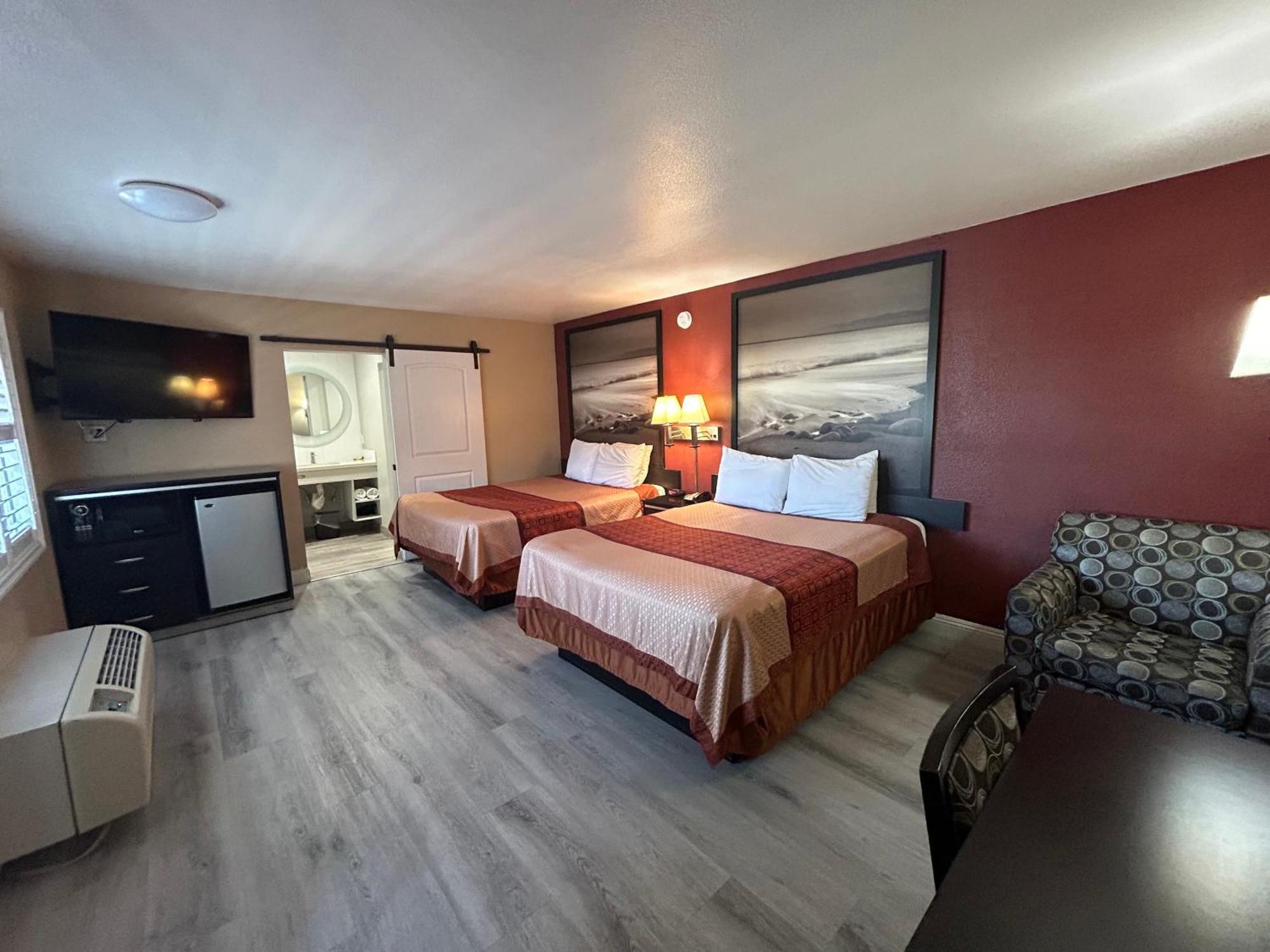 Queen Room with Two Queen Beds - Disability Access - Roll In Shower