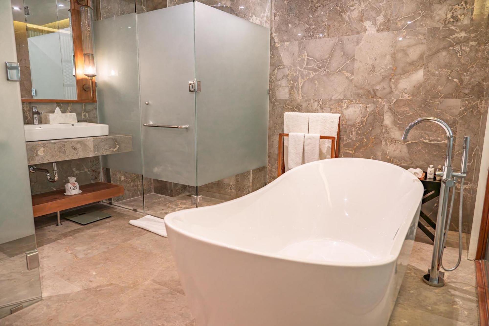 Poolsuite Goya