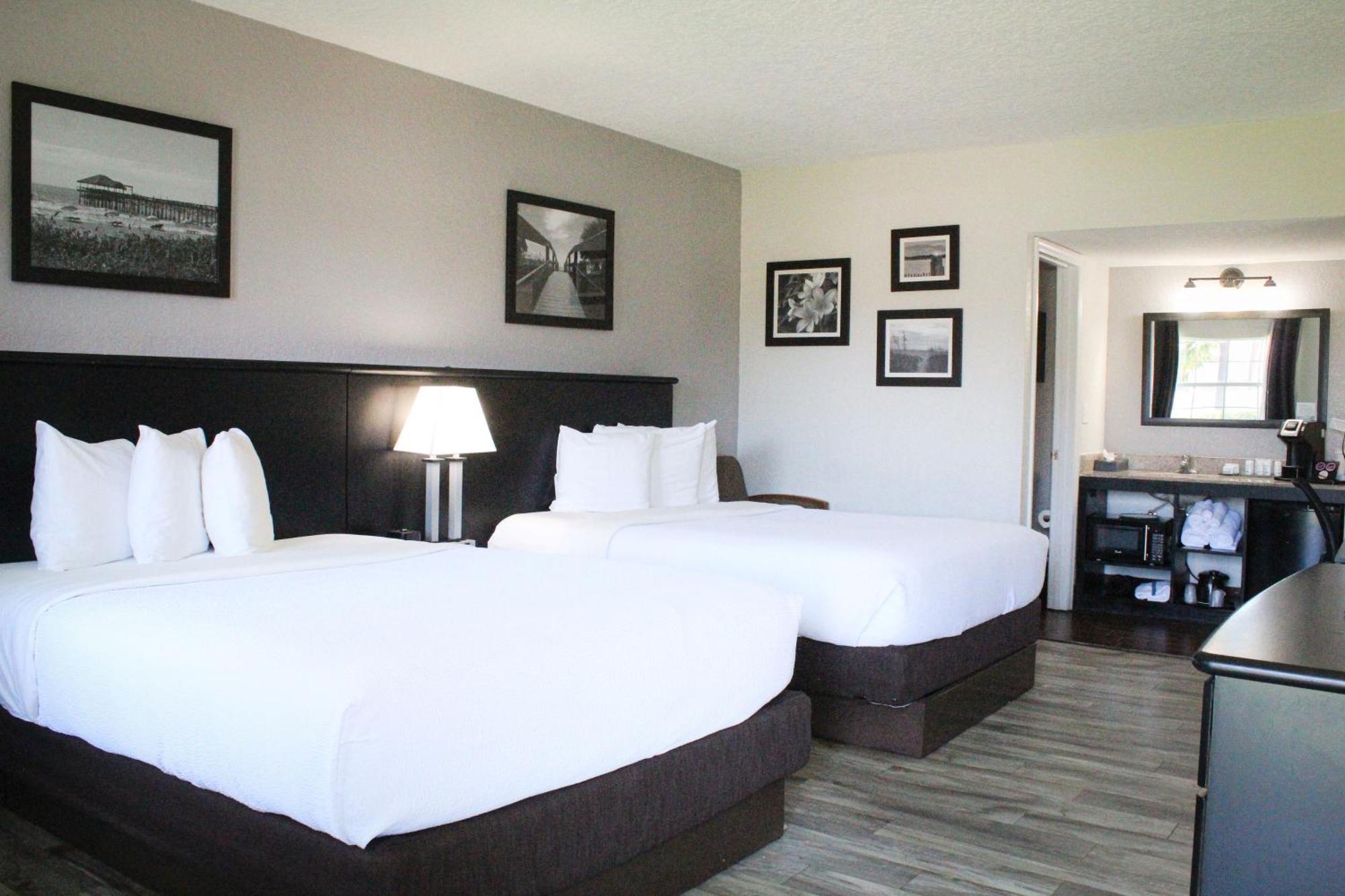 Chambre Deluxe avec 2 Lits Queen-Size - Non-Fumeurs - Vue sur Cour/Piscine