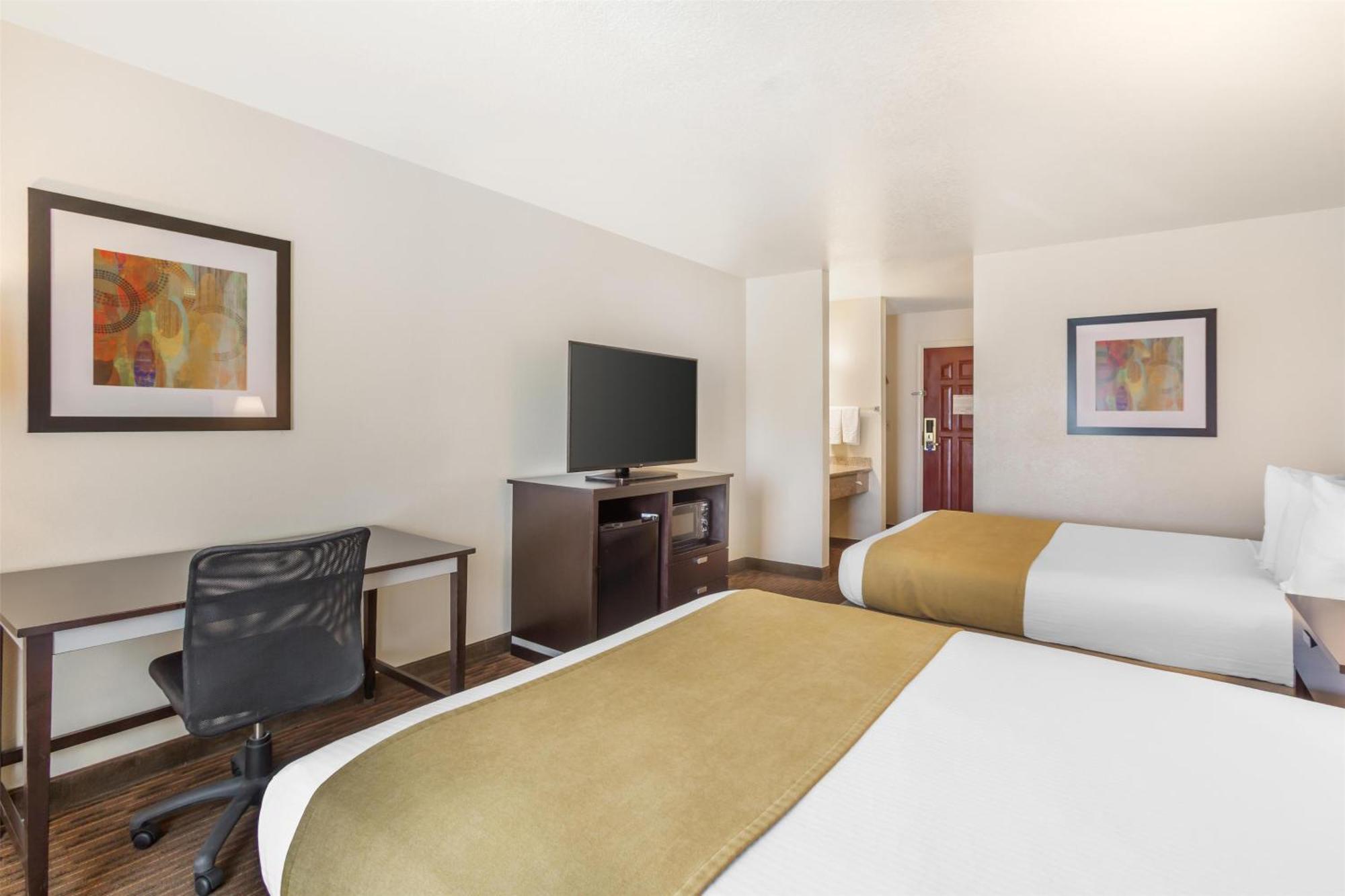 Queen Room Two Queen Beds Non-Smoking