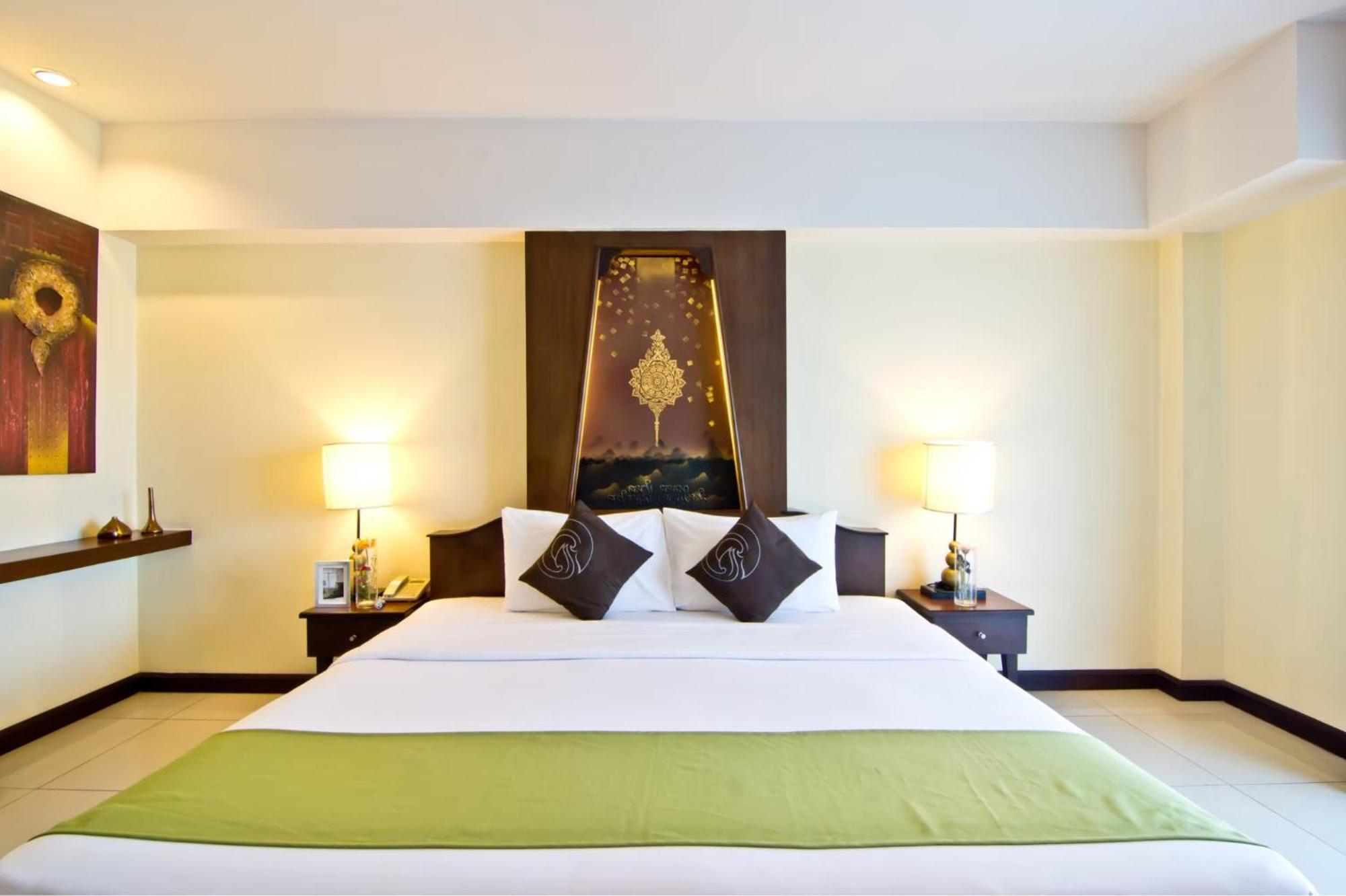 Deluxe Double or Twin Room with City View