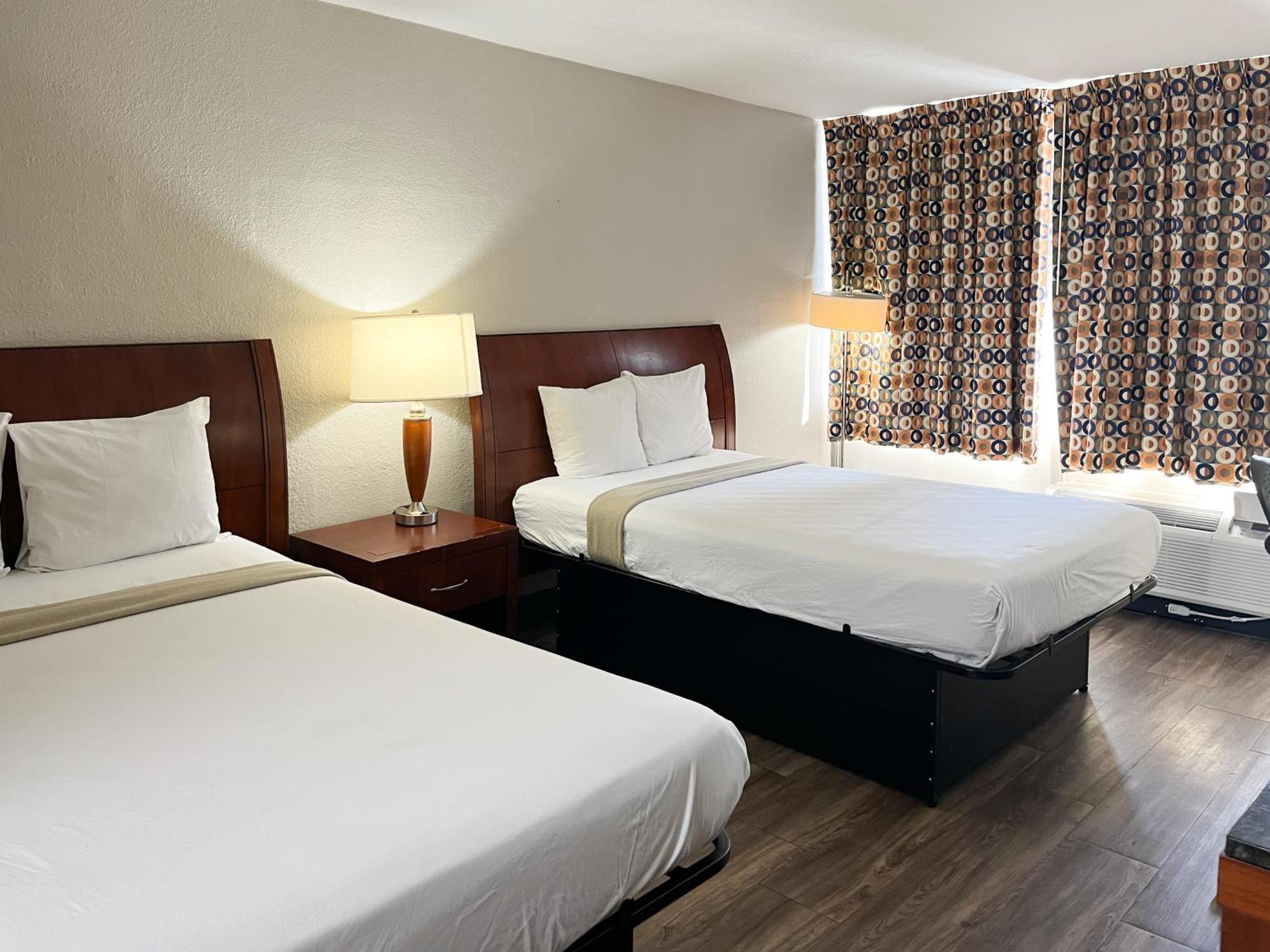 2 Full Beds | Mobility Access RI Shower Nsmk