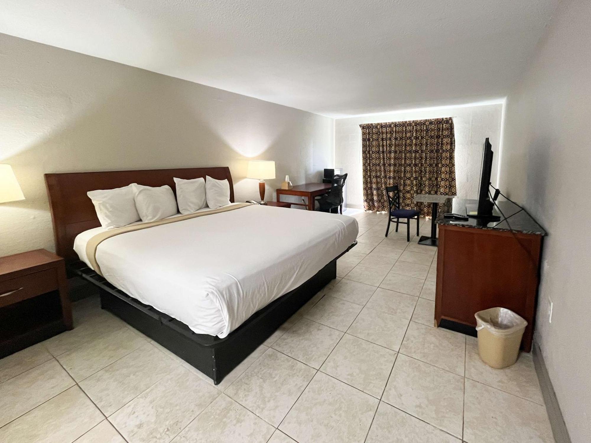 1 King Bed | Mobility Accessible Tub Smk