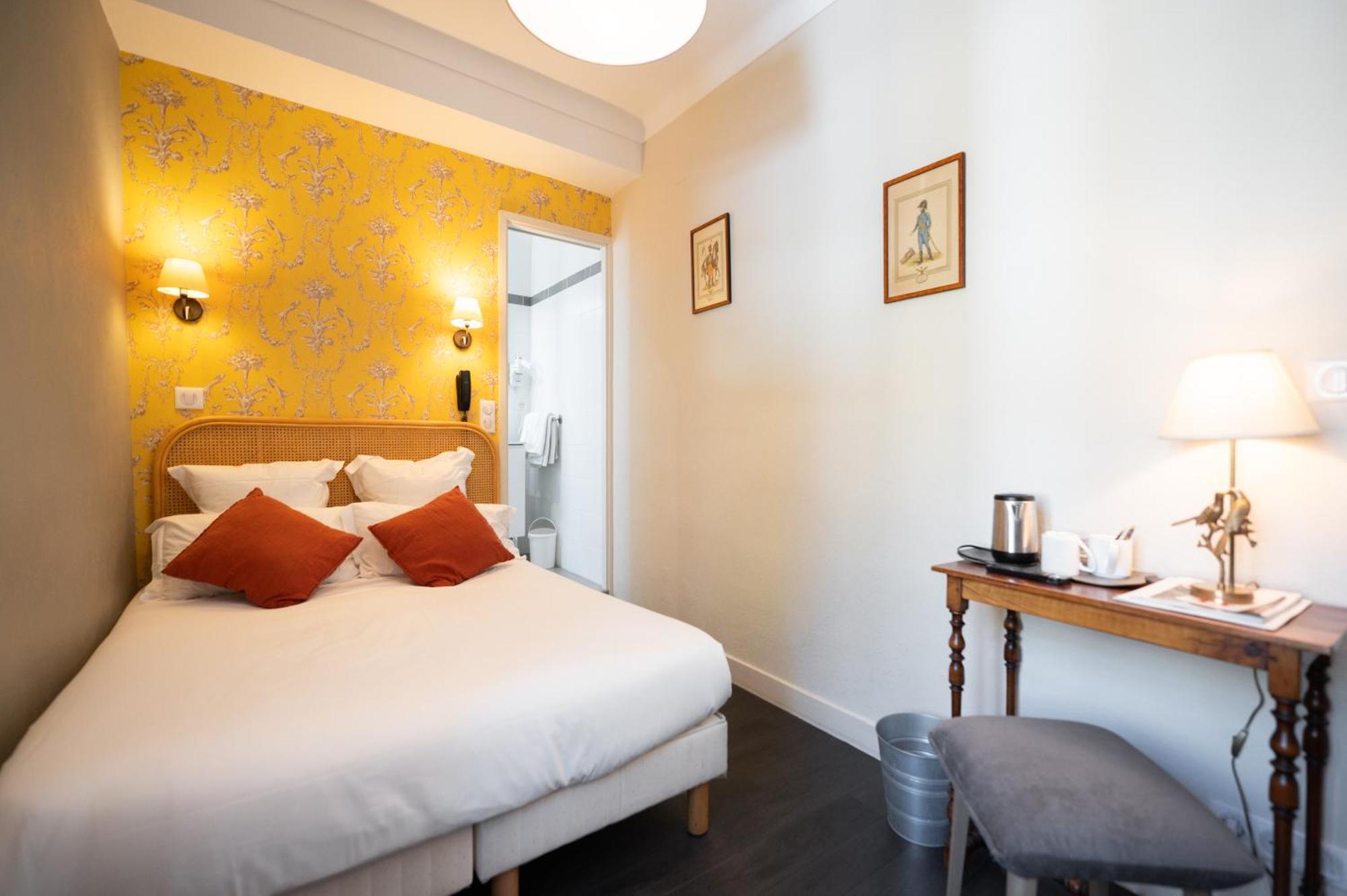 Very Small Double Room,1689839155:JPEG