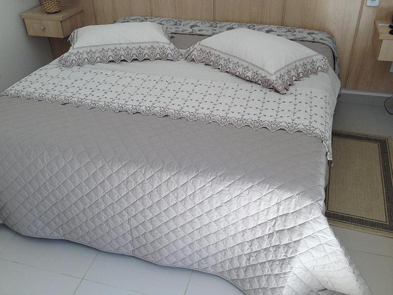 Suíte com Cama King-size e Banheira de Hidromassagem