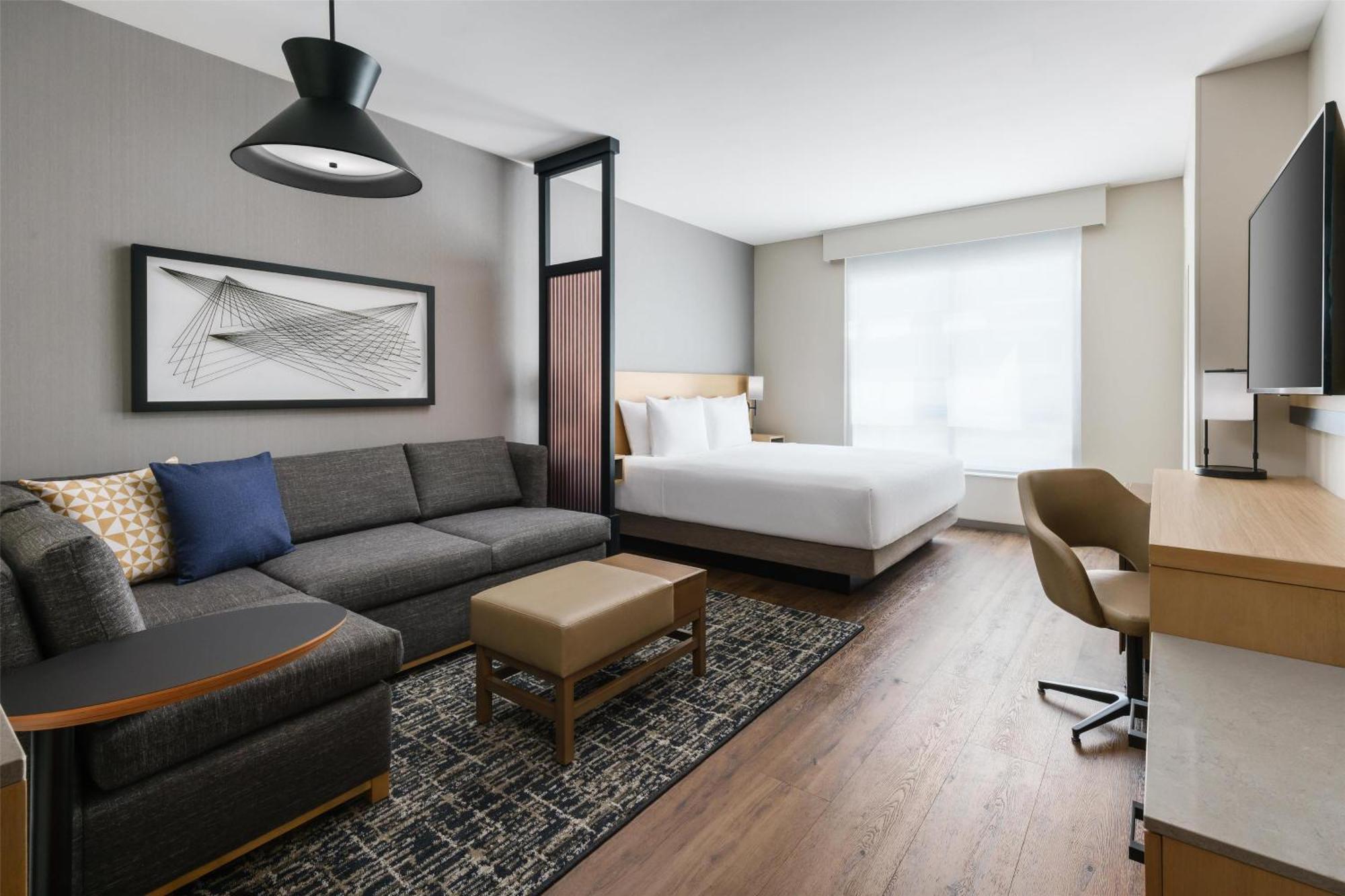 Standard King Room with Sofa Bed,1689908630:JPEG