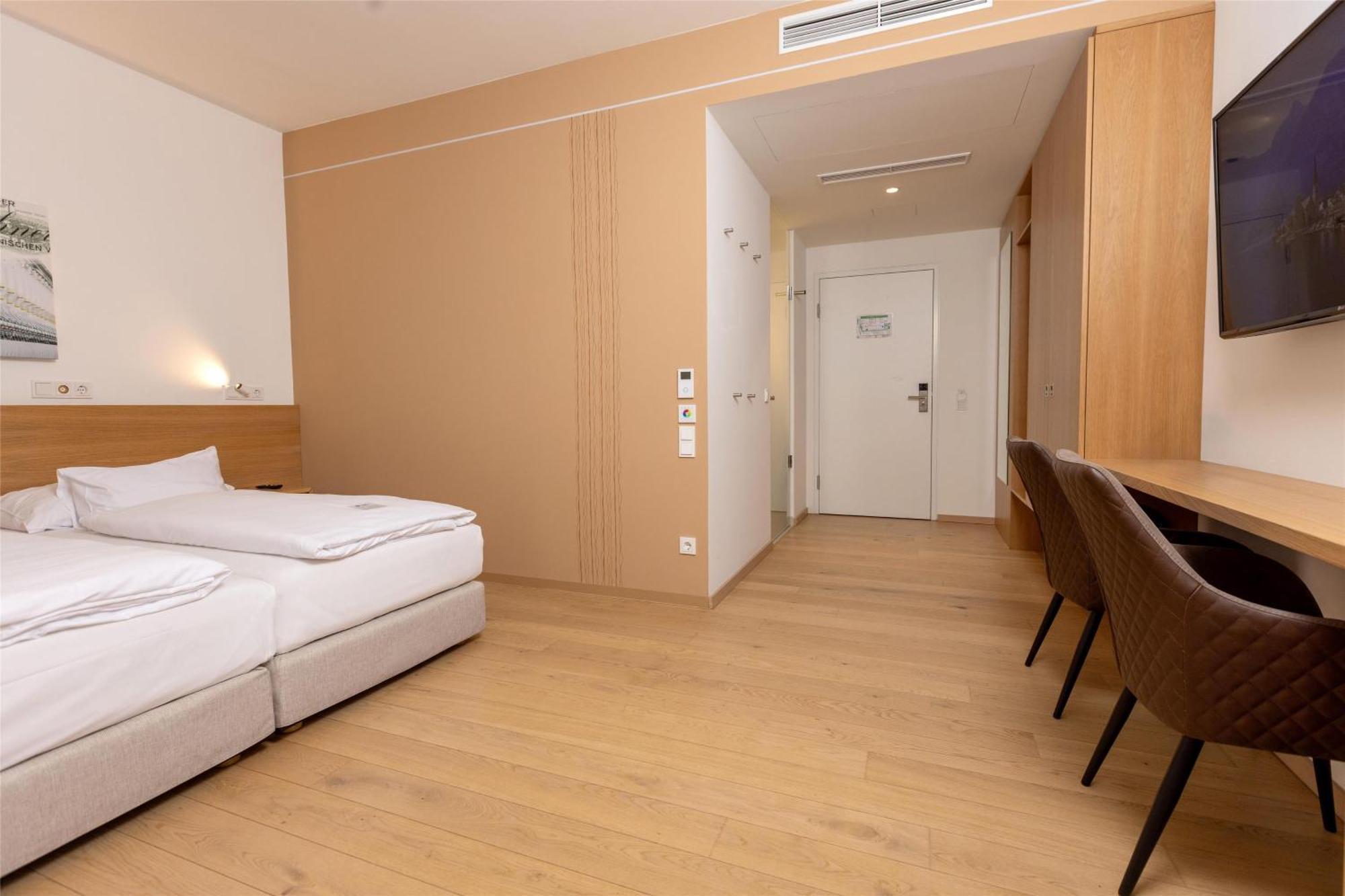 Zweibettzimmer mit ebenerdiger Dusche - barrierefrei