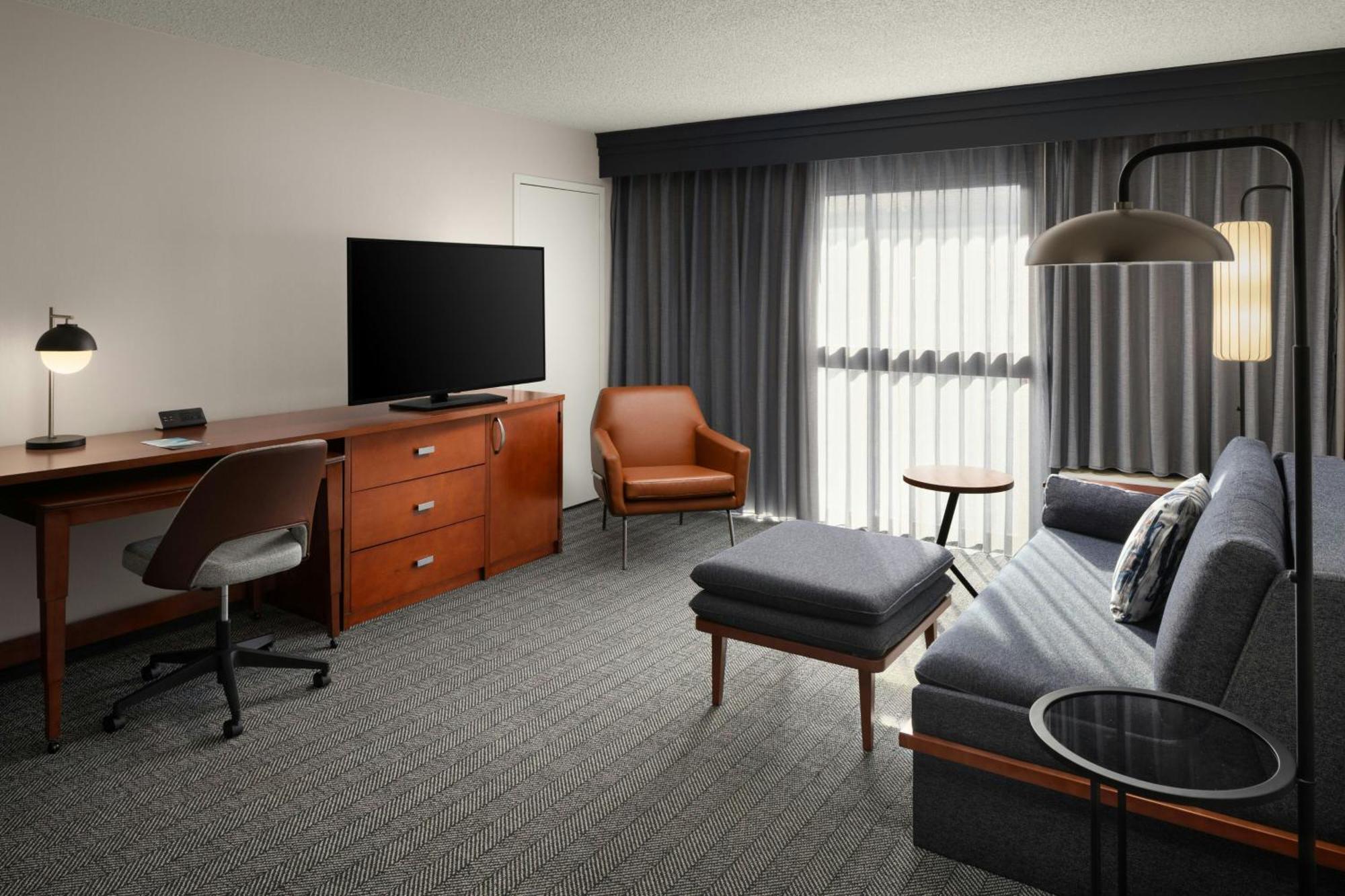 One-Bedroom Large King Suite - Hearing Accessible