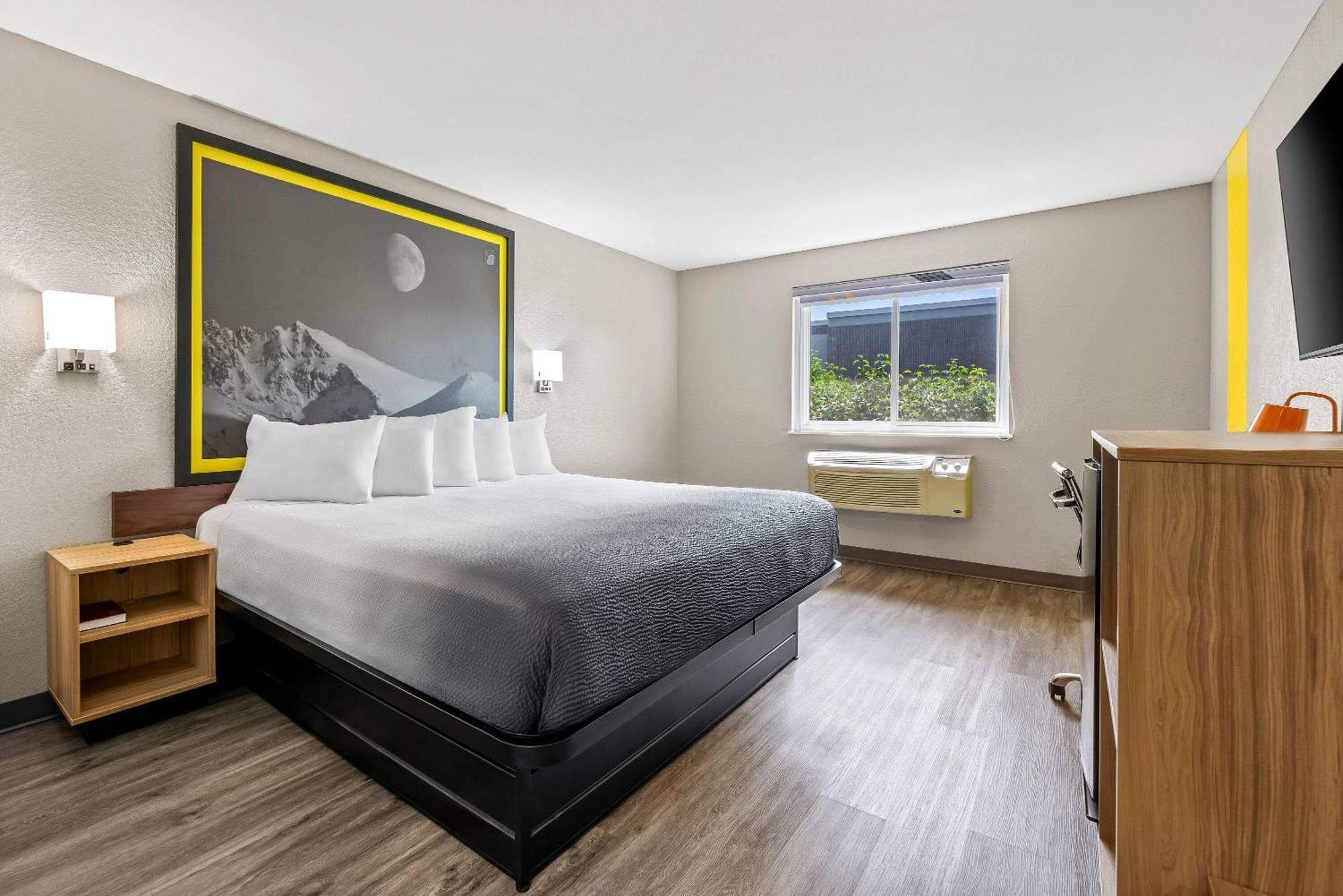 King Room - Non-Smoking