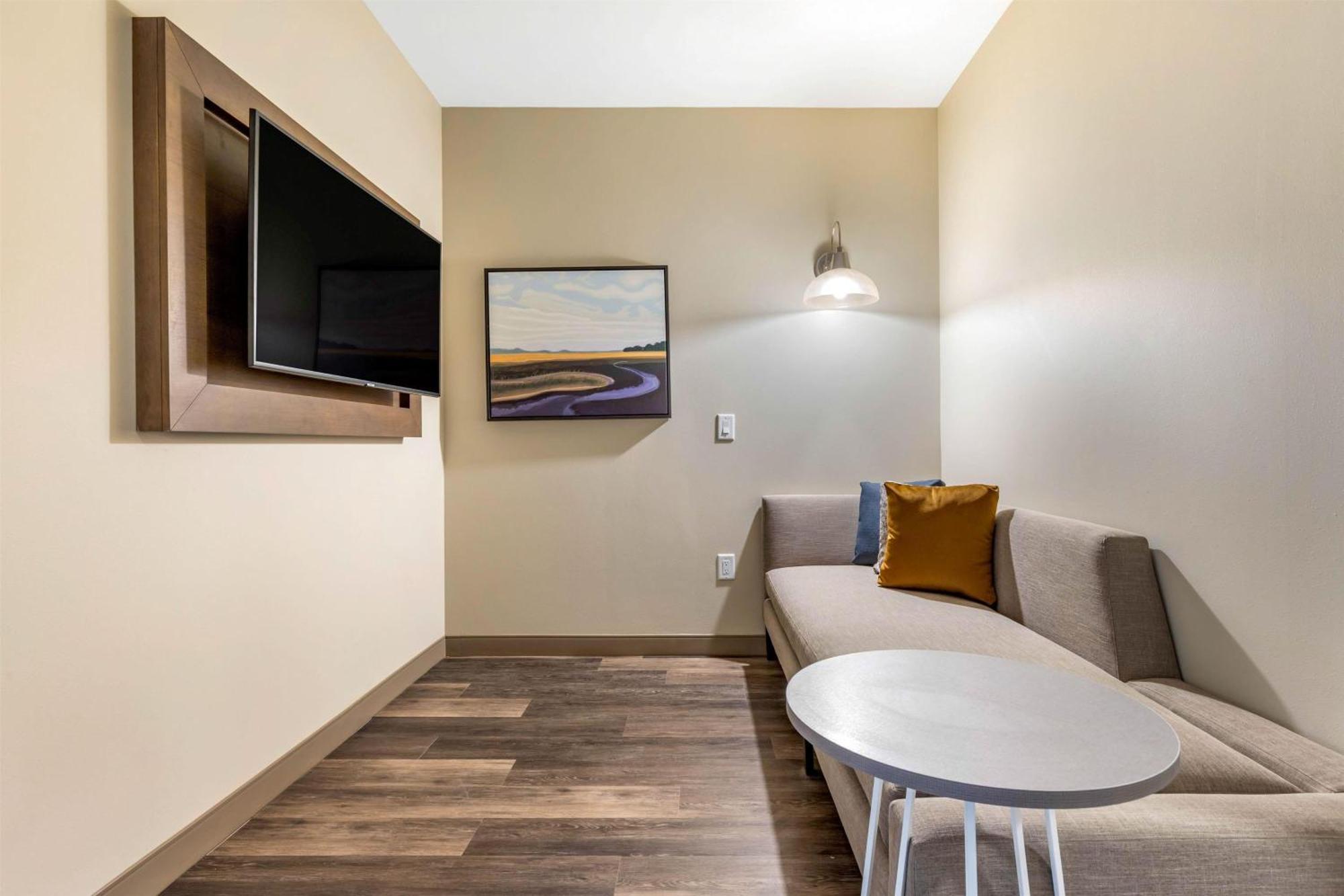 King Room with Roll-In Shower - Disability Access
