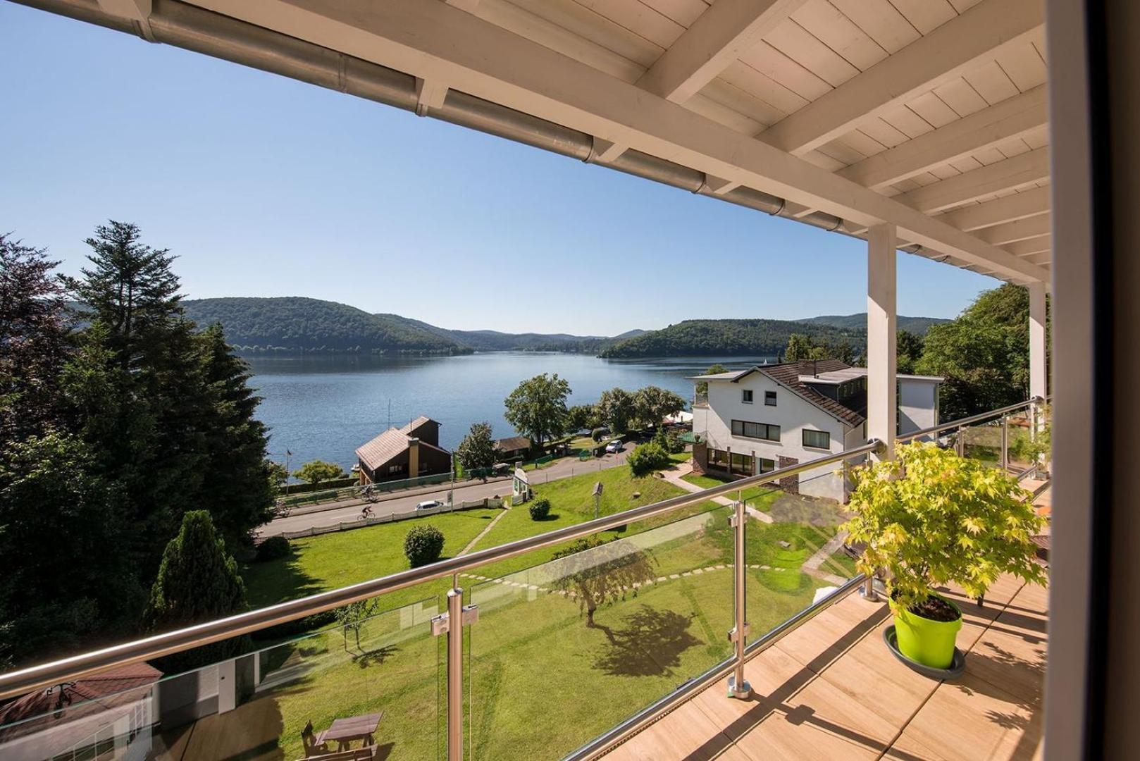 Doppelzimmer mit Balkon und Meerblick