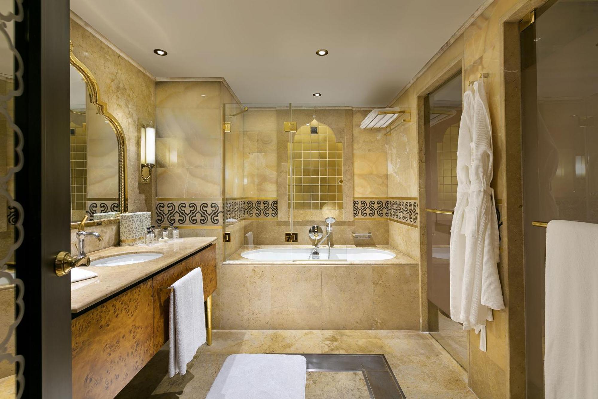 Suite Duplex avec Piscine et Accès Direct à la Piscine