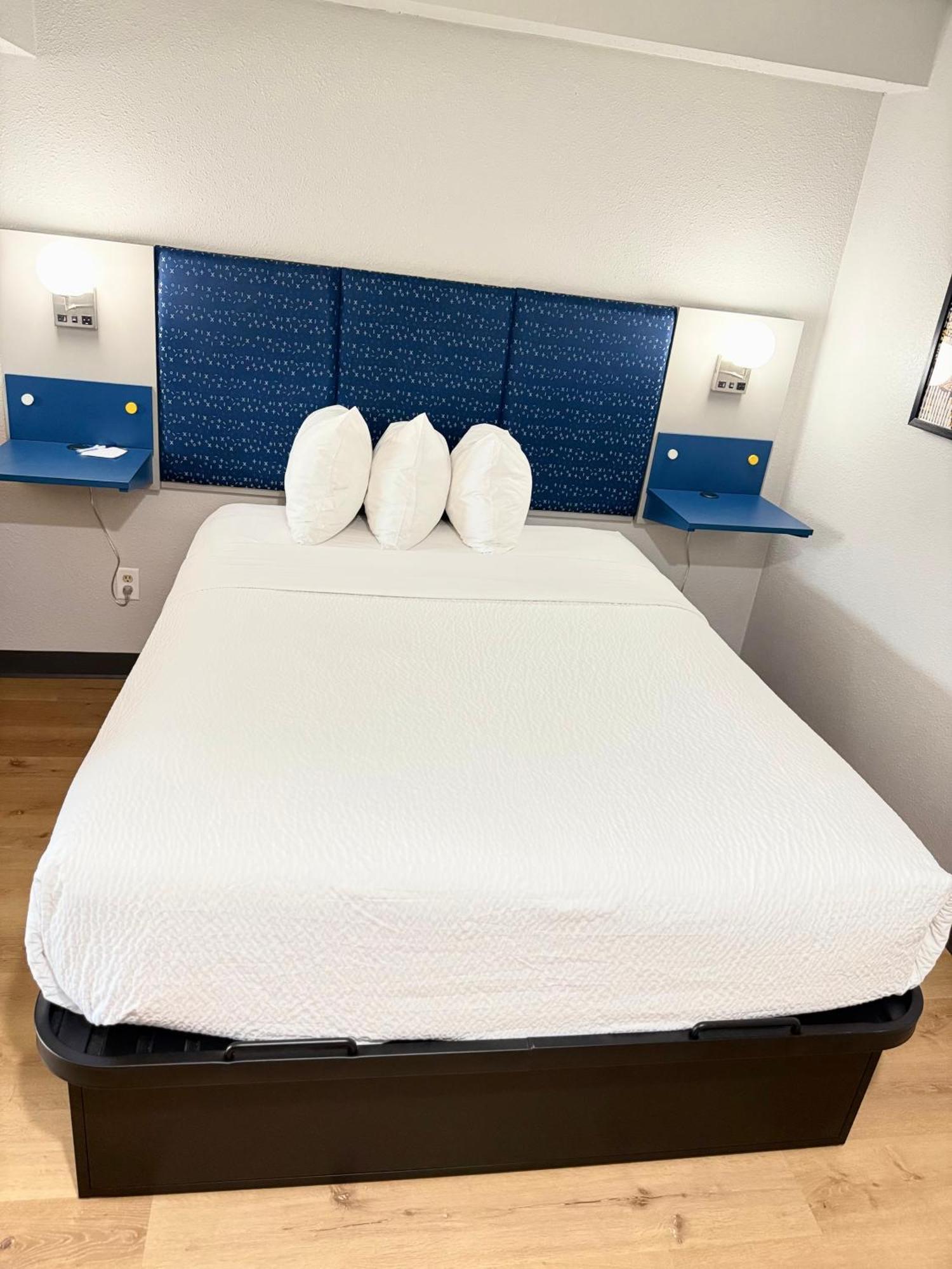 Deluxe Queen Room Two Queen Beds Disability Access Non-Smoking,1693301504:JPEG