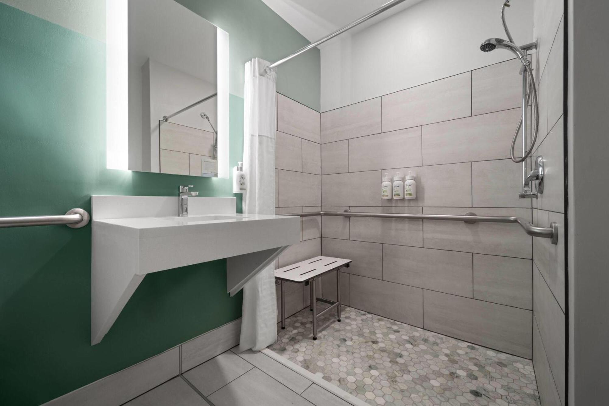 King Room with Roll-in Shower - Mobility Access/Non-Smoking
