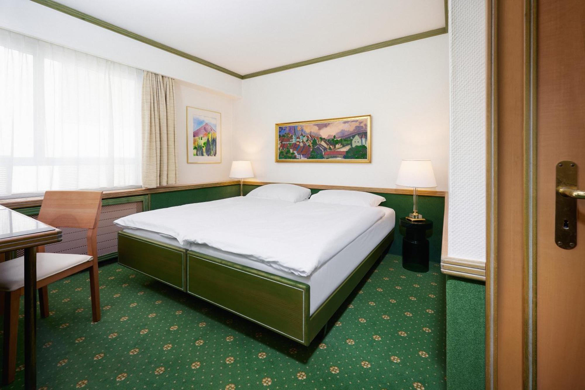 Quarto com 2 Camas de Solteiro