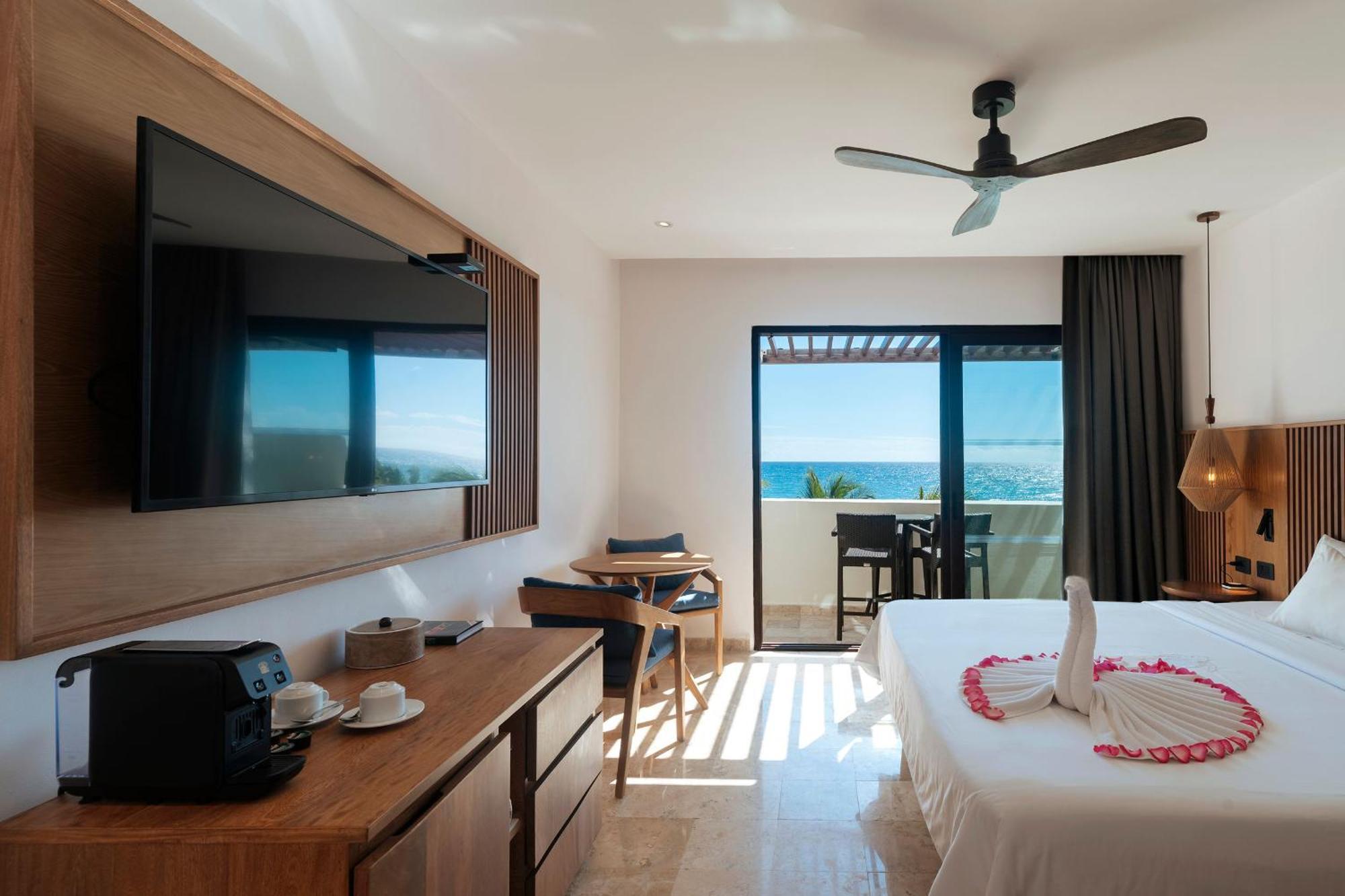 Junior Suite Premium Ocean Front
