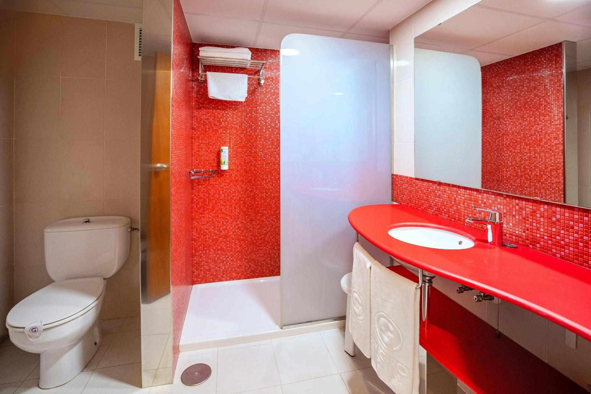 Habitación Doble Superior con 2 camas supletorias - 1 o 2 camas (2 adultos + 2 niños)
