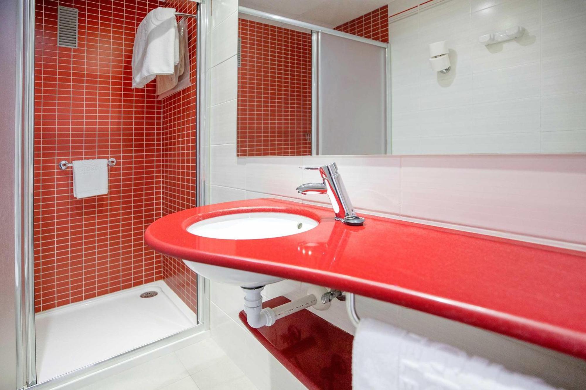 Quarto Duplo ou Twin com Cama Extra (2 Adultos + 1 Criança)
