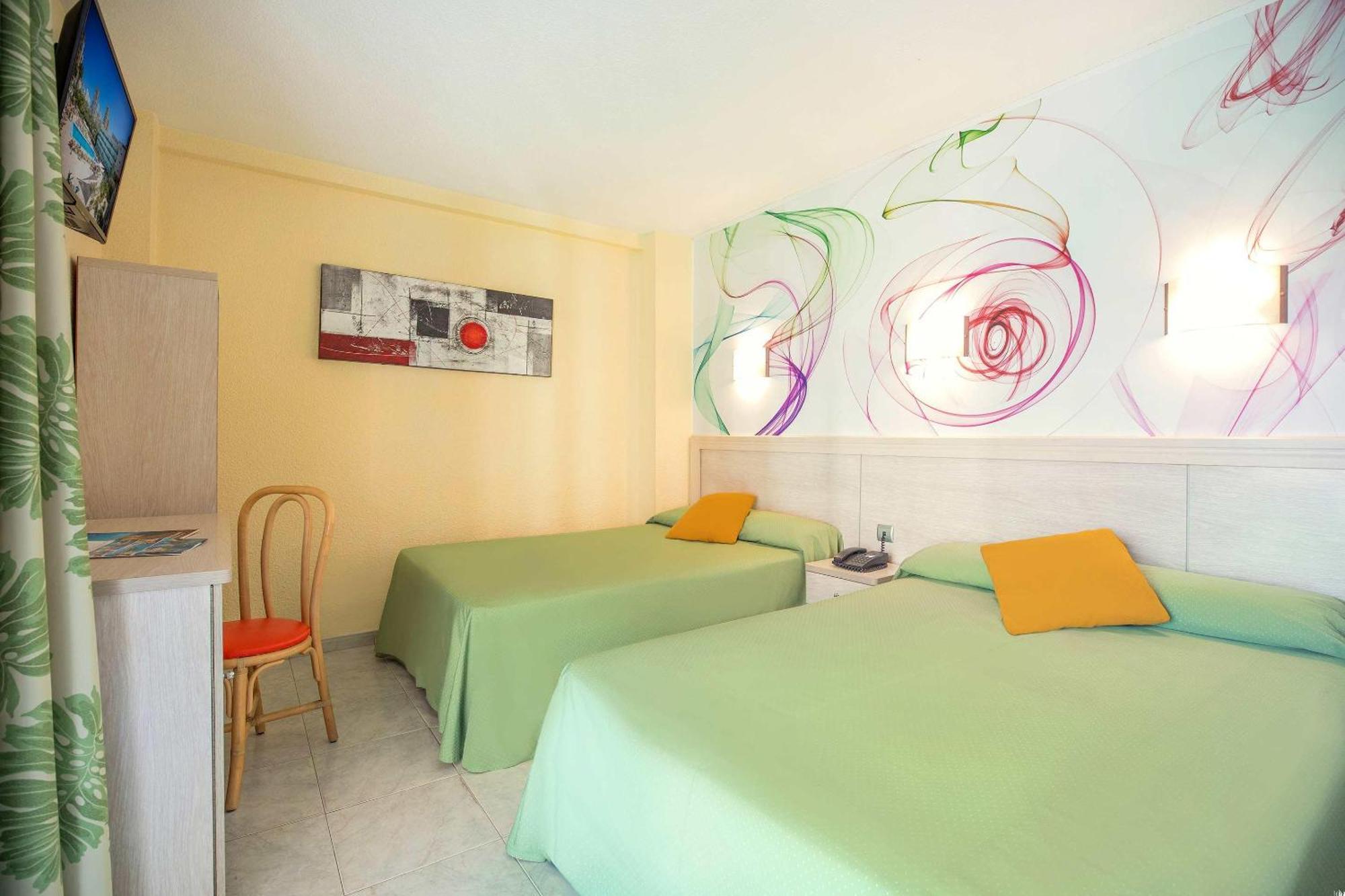 Habitación Doble (3 adultos + 1 niño)
