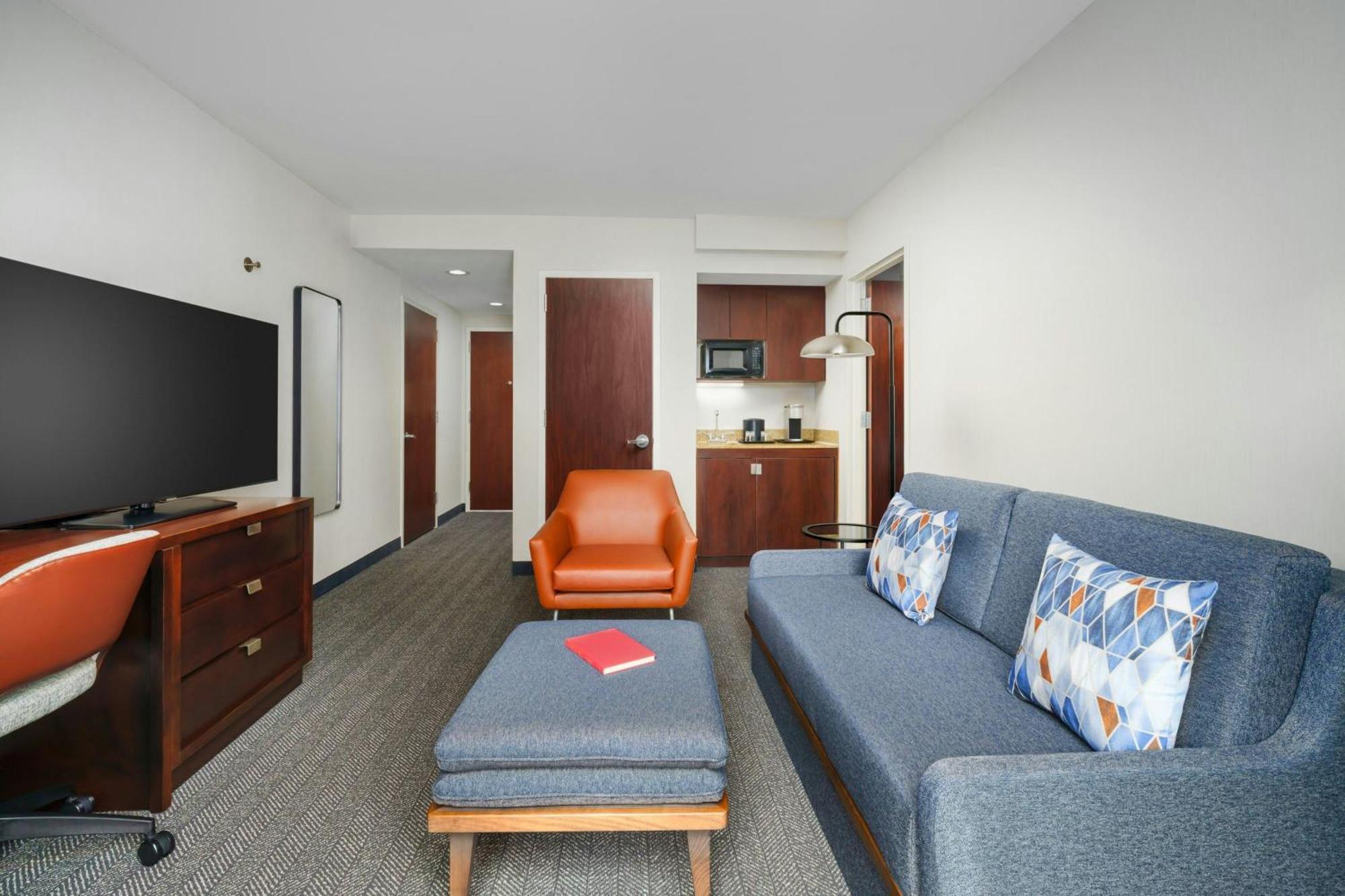 One-Bedroom Suite Sofa Bed,1697829595:JPEG