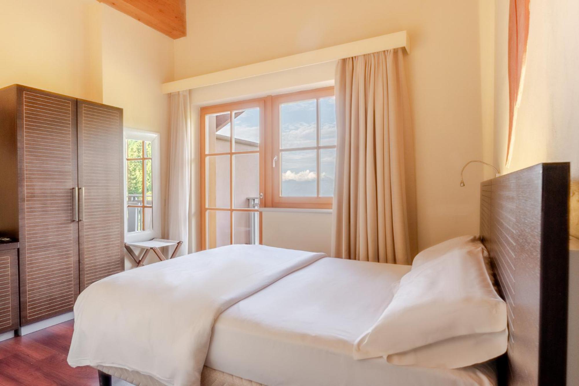 Two Connecting Double Rooms,1697849728:JPEG
