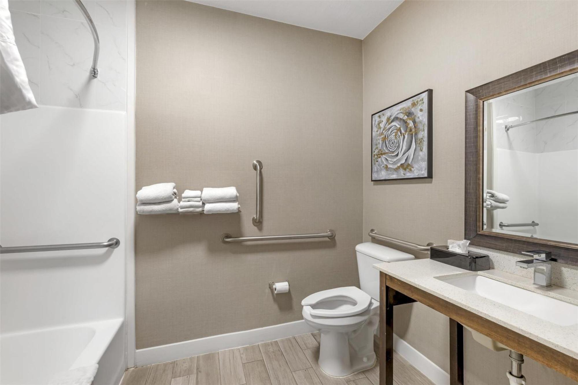 Queen Room with Two Queen Beds and Bath Tub - Disability Access