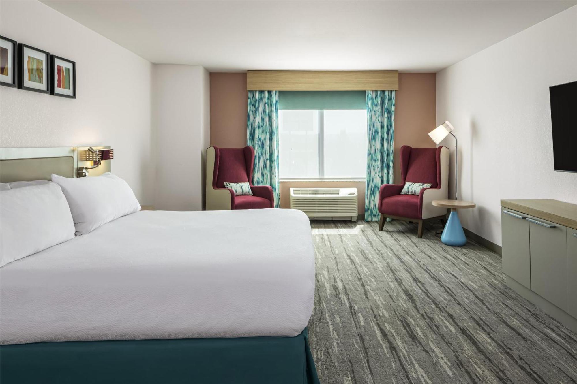 Deluxe King Suite with Shower - Mobility and Hearing Access