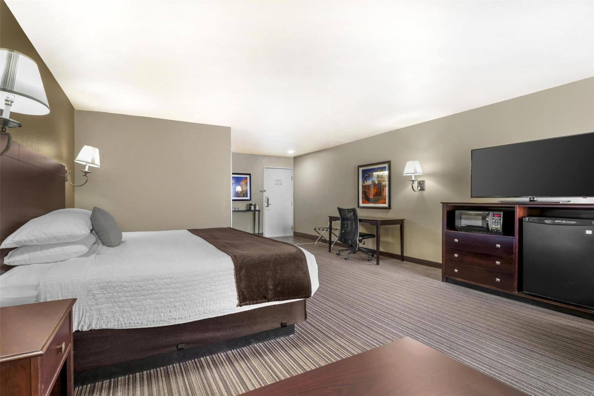 King Room with Sofa Bed - Non-Smoking