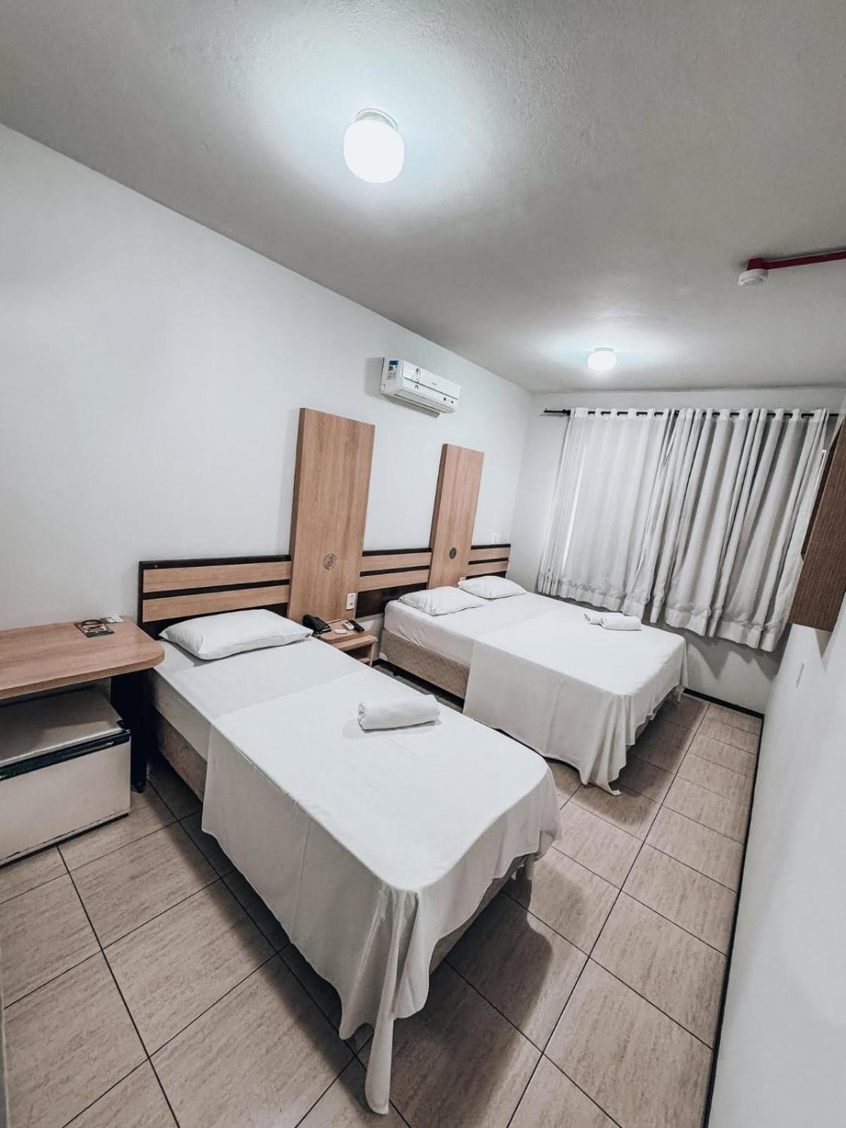 Quarto Triplo com Banheiro