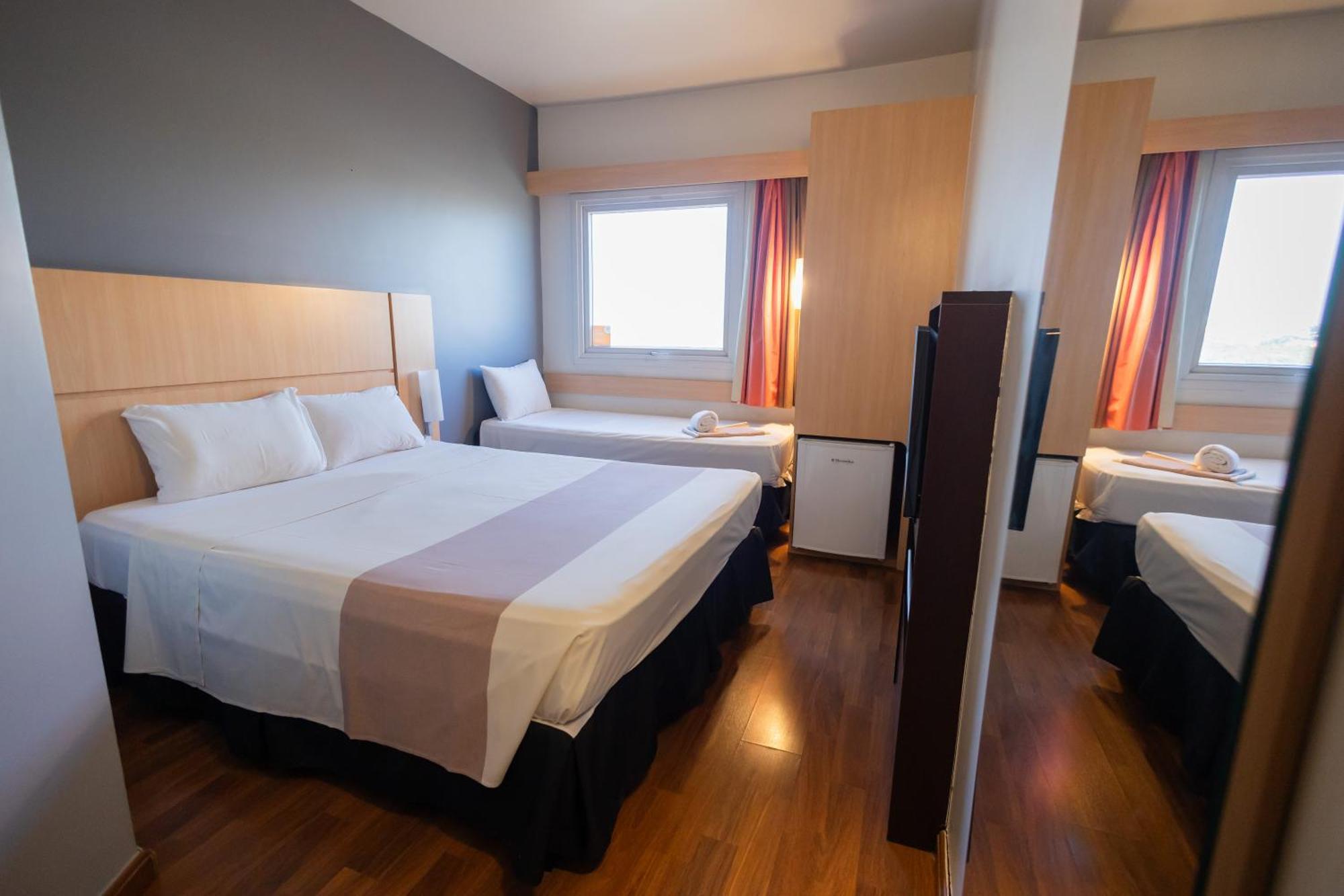 Quarto Standard com 1 Cama de Casal e 1 de Solteiro