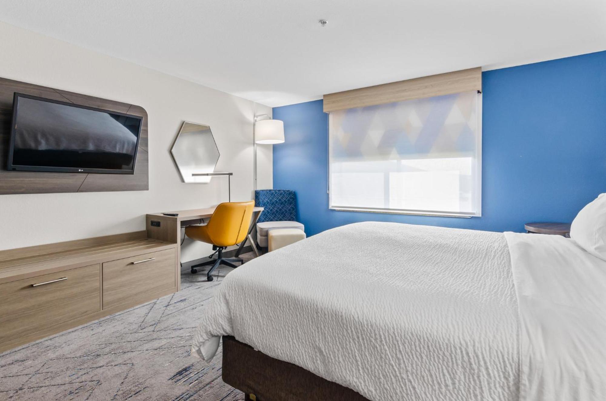King Room - Mobility Access/Hearing Accessible
