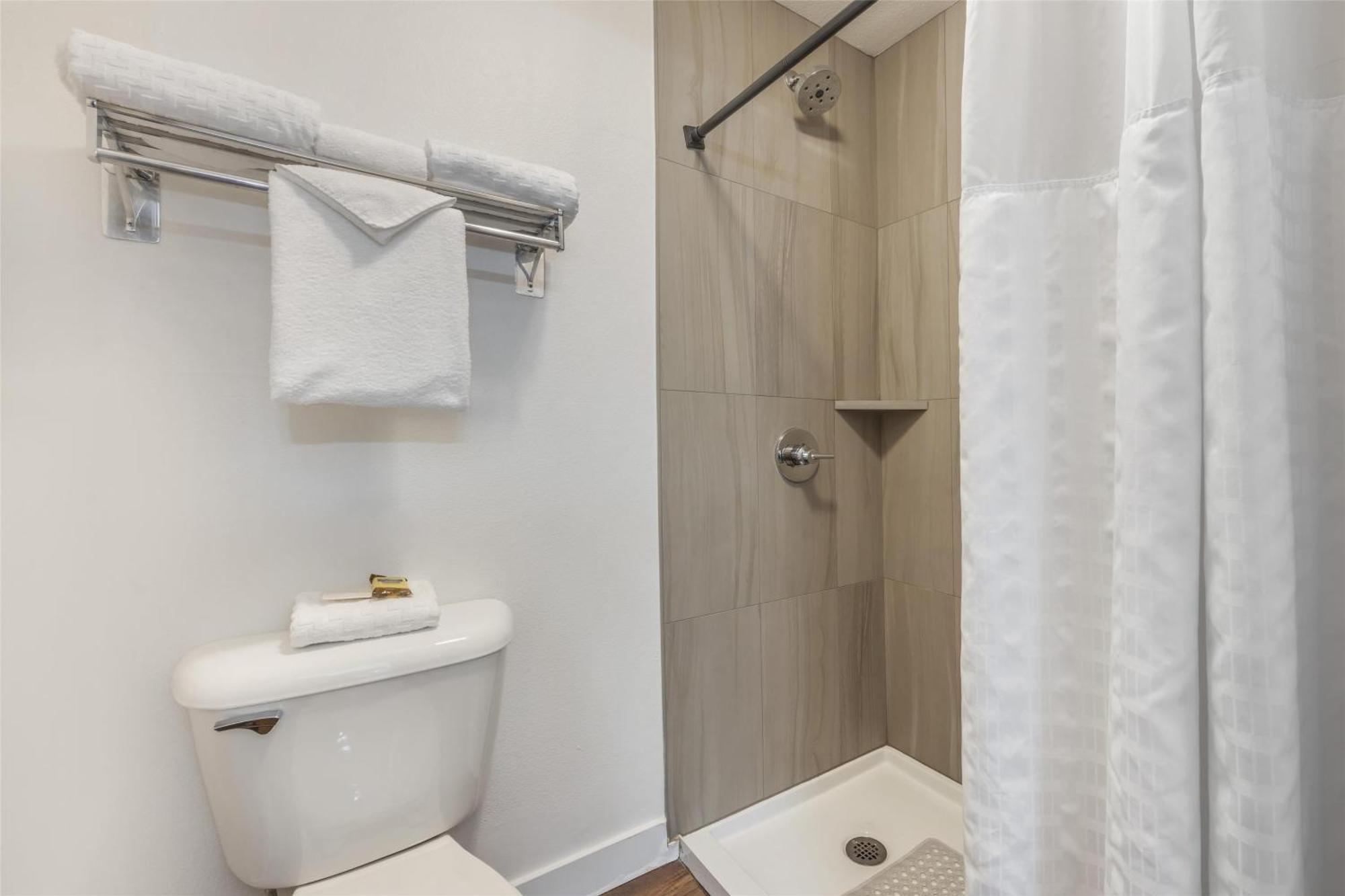 King Room - Disability Access/Non-Smoking