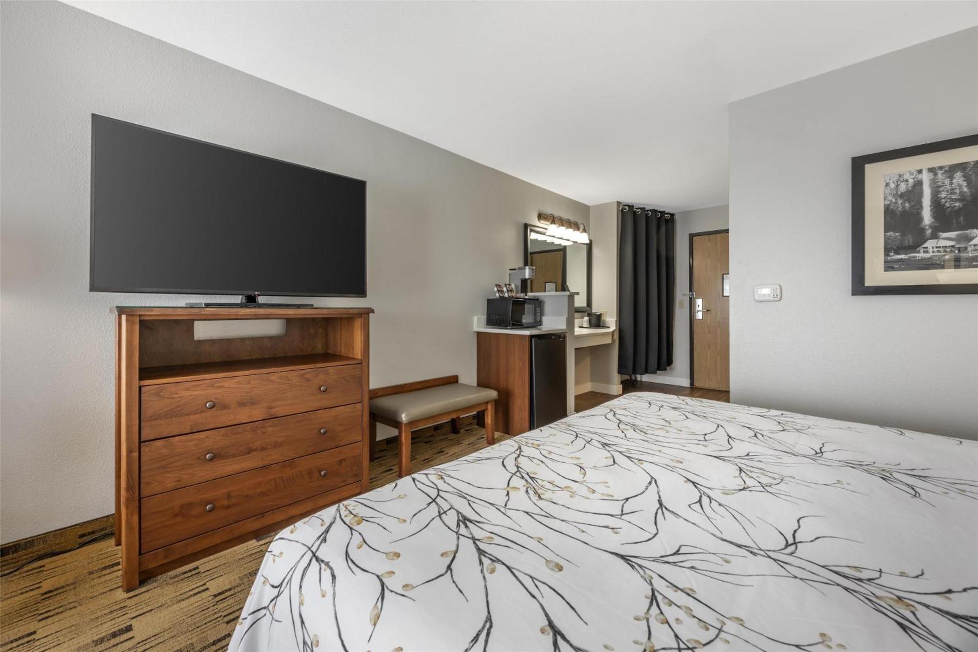 King Room with View - Disability Access/Non-Smoking