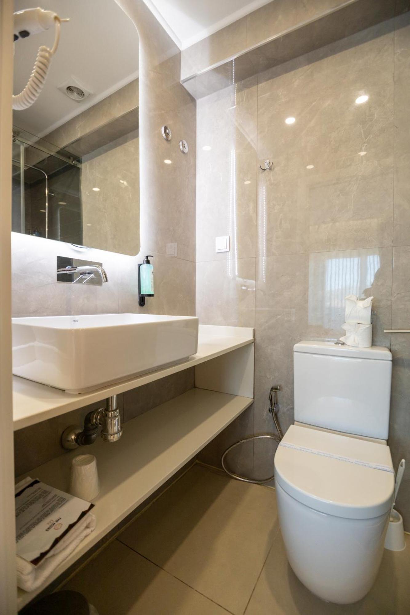 Quarto com 2 Camas de Solteiro e Varanda