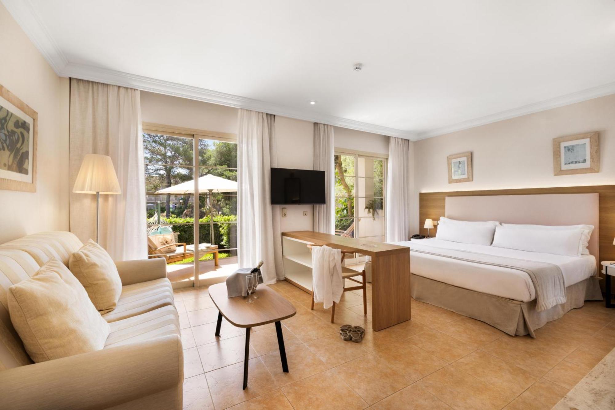Junior Suite with Garden,1698850250:JPEG
