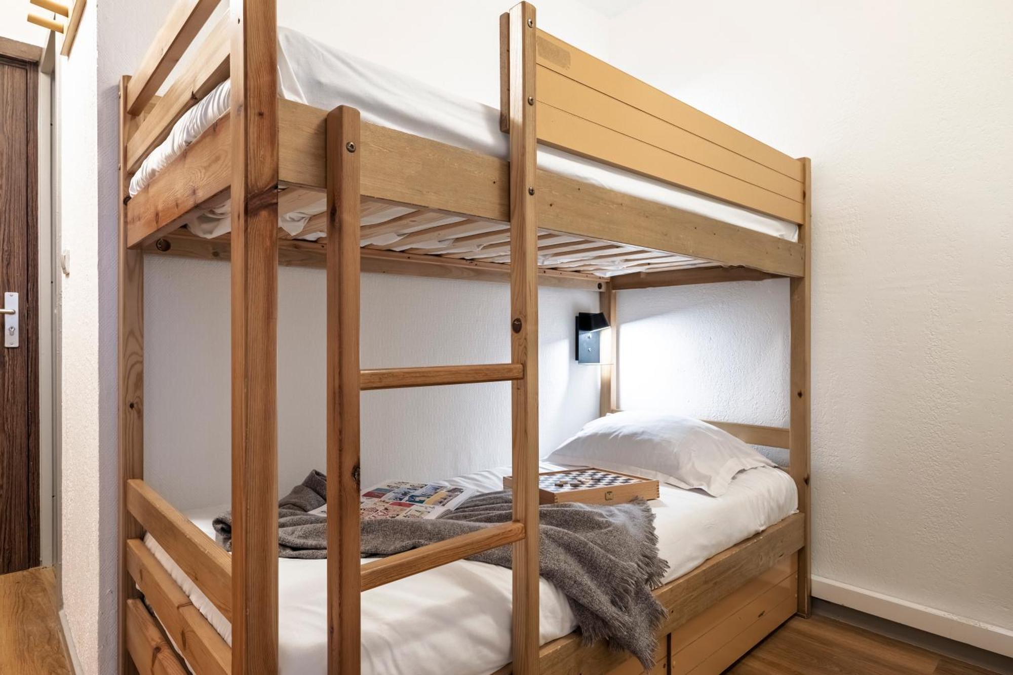 Superior One-Bedroom Apartment Sleeping Alcove,1698880643:JPEG