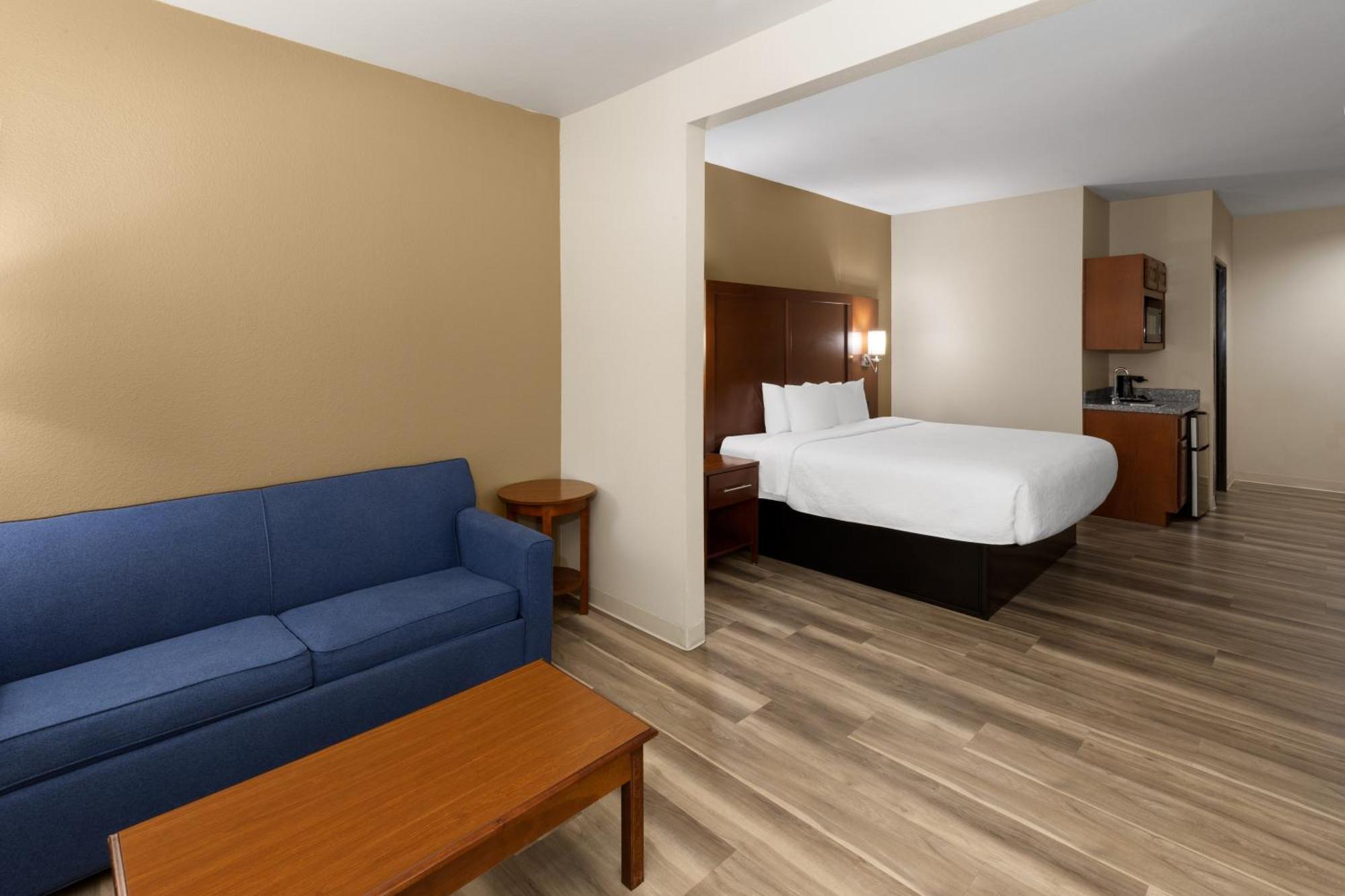 King Suite with Mobility Access and Bathtub with Grab Bars, Non-Smoking