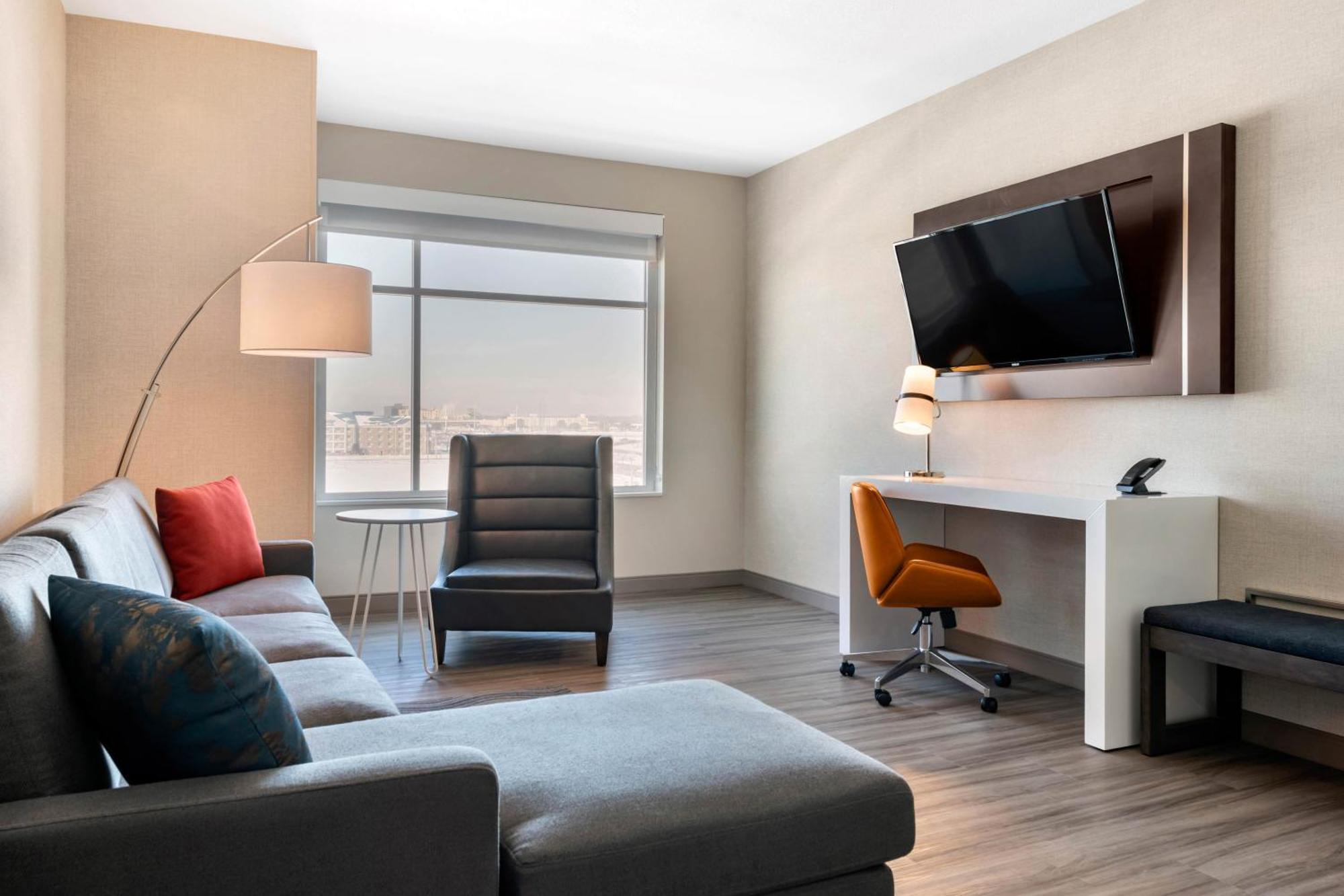 One-Bedroom King Suite - Non-Smoking