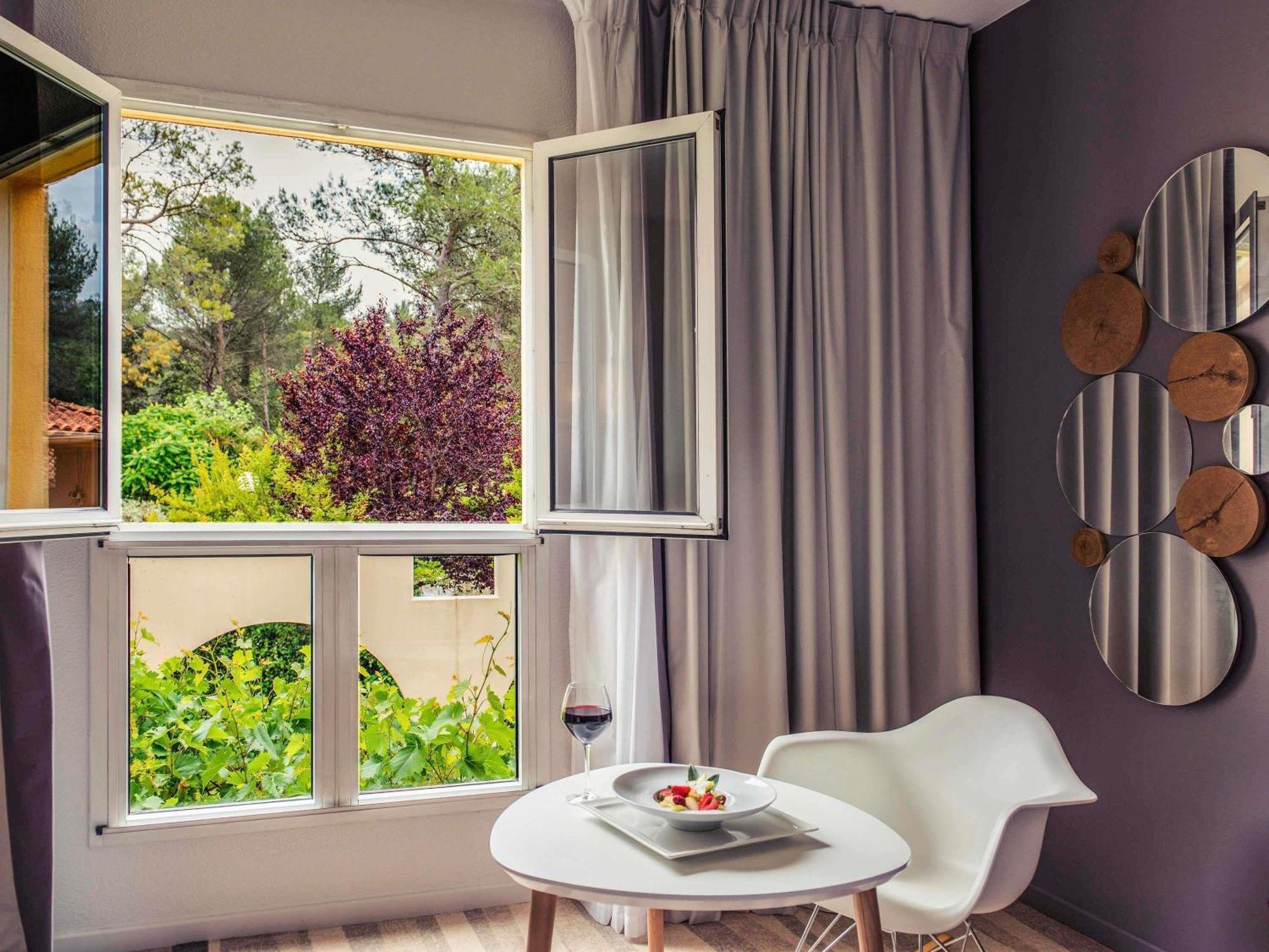 Chambre Double Supérieure - Vue sur Piscine