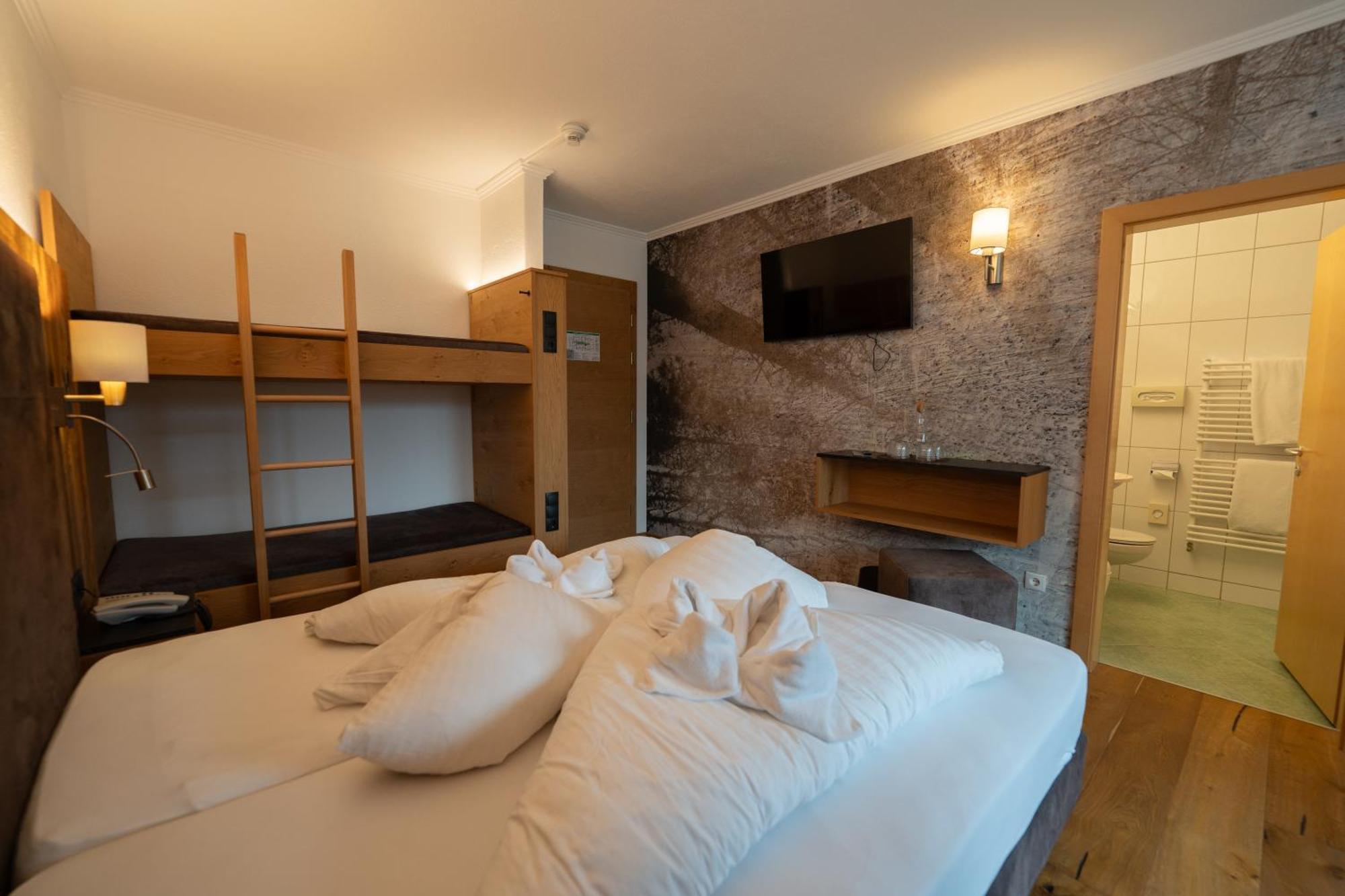 Dreibettzimmer im Hauptgebäude