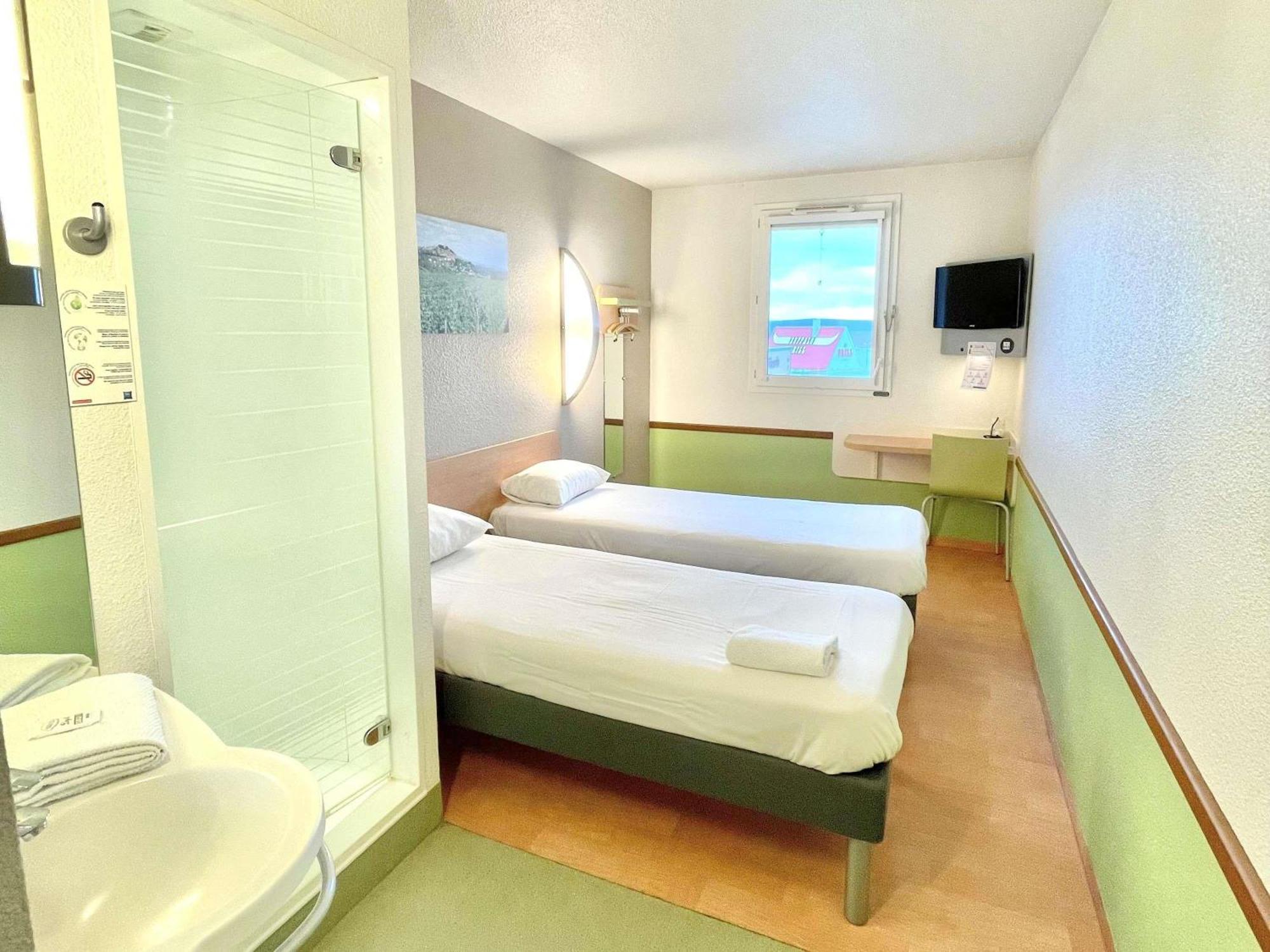 Twin Room,1705003310:JPEG