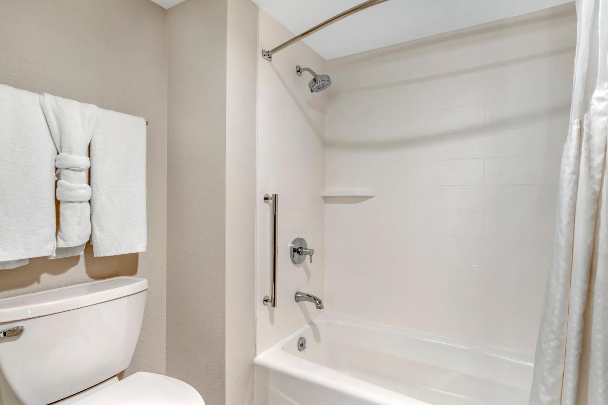 Queen Family Suite with Two Queen Beds - Non-Smoking