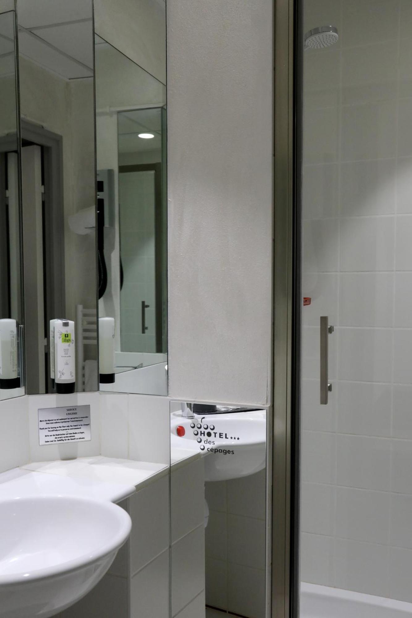 Twin Room,1705577846:JPEG