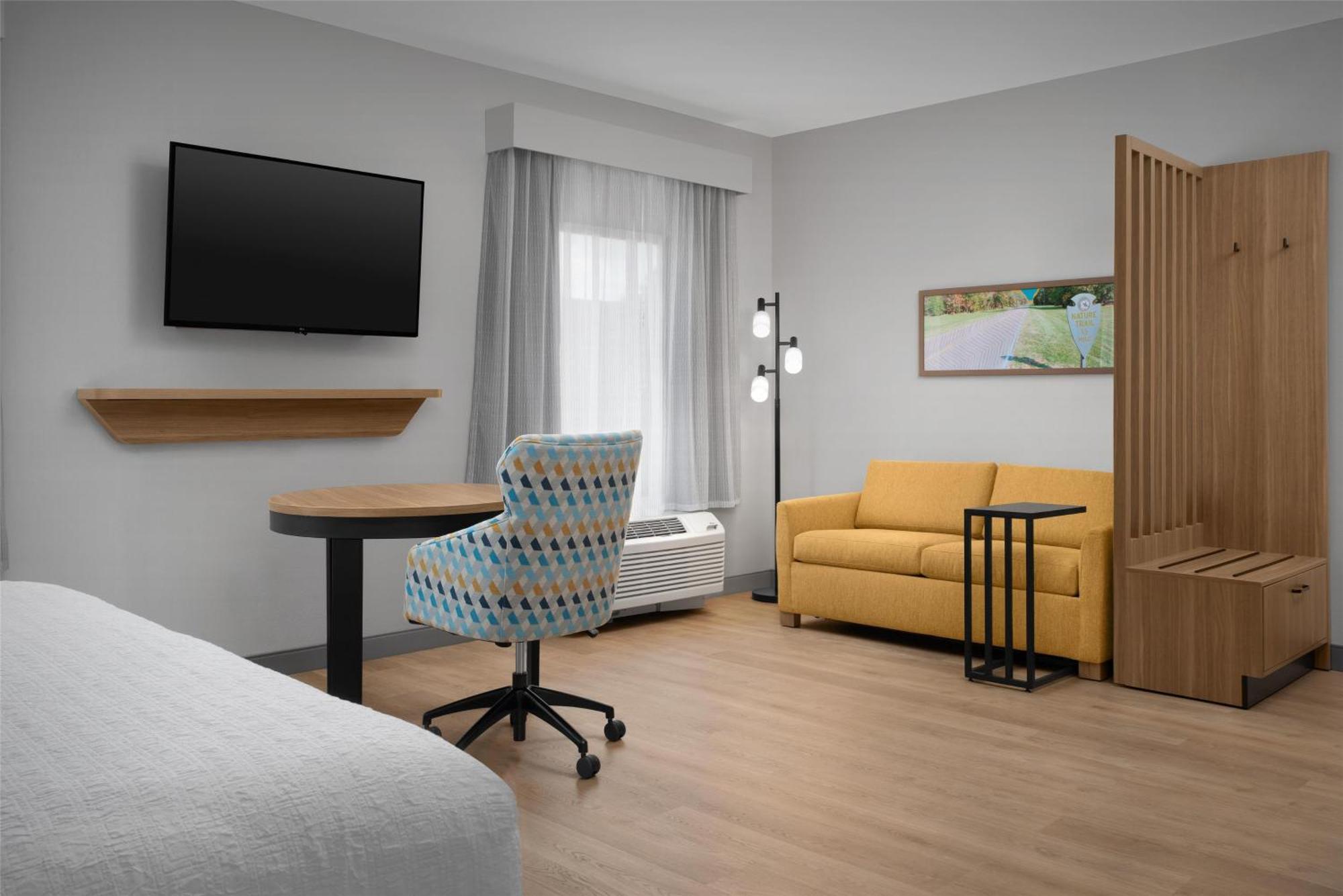 King Suite - Mobility and Hearing Access/Non-Smoking
