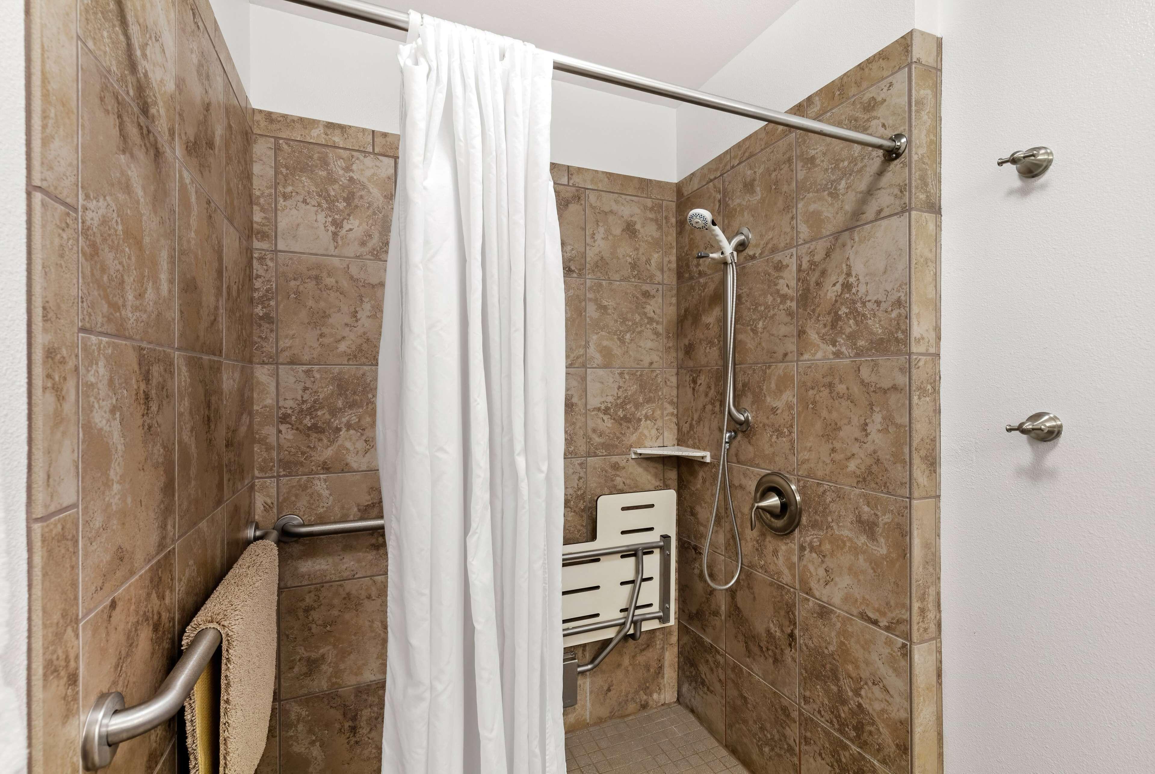 Deluxe Queen Room Disability Access Non Smoking