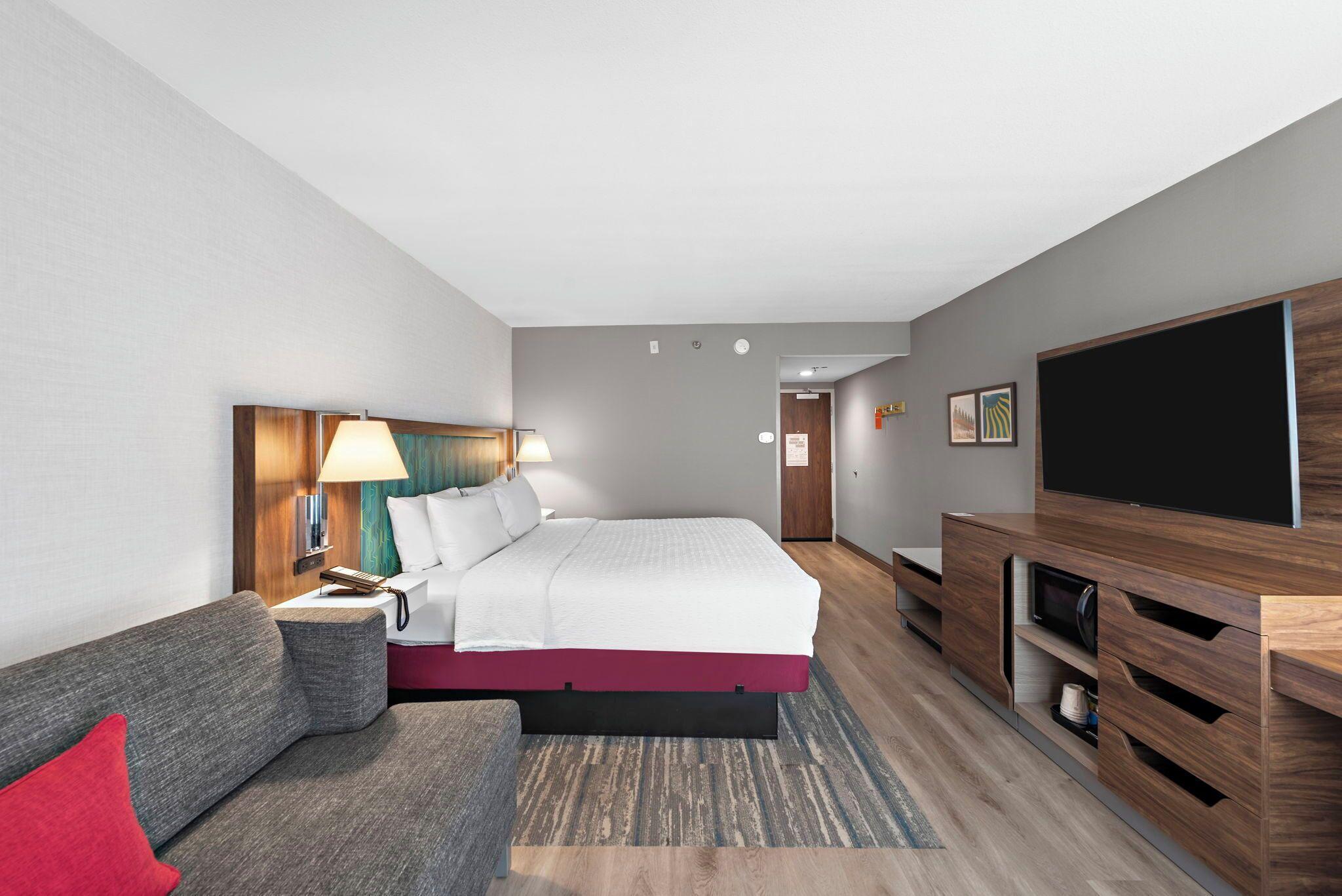 King Room with Sofa Bed