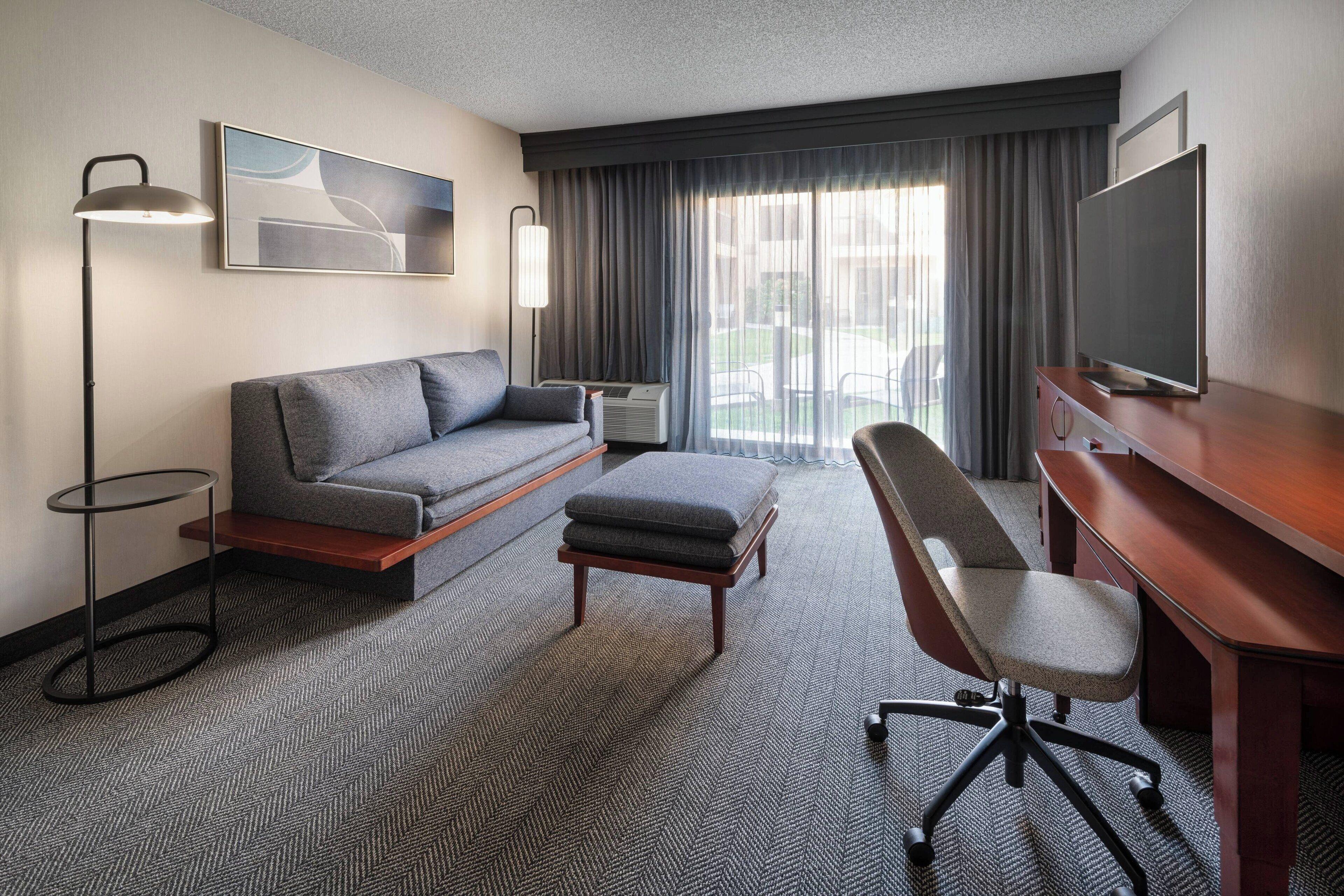 Suite, 1 King, Sofa bed,1705800381:JPEG