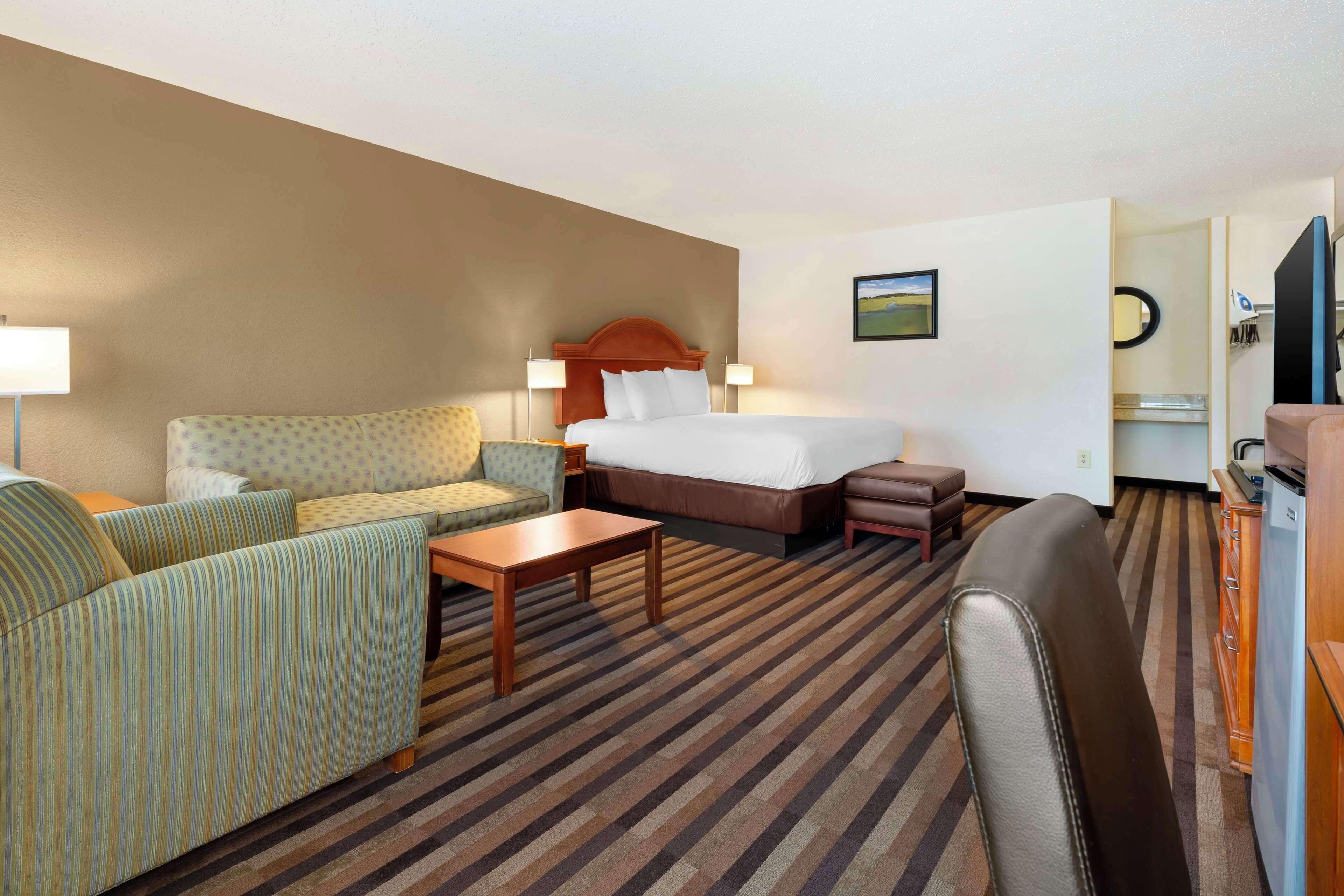 Mini King Suite with Sofa Bed - Non-Smoking